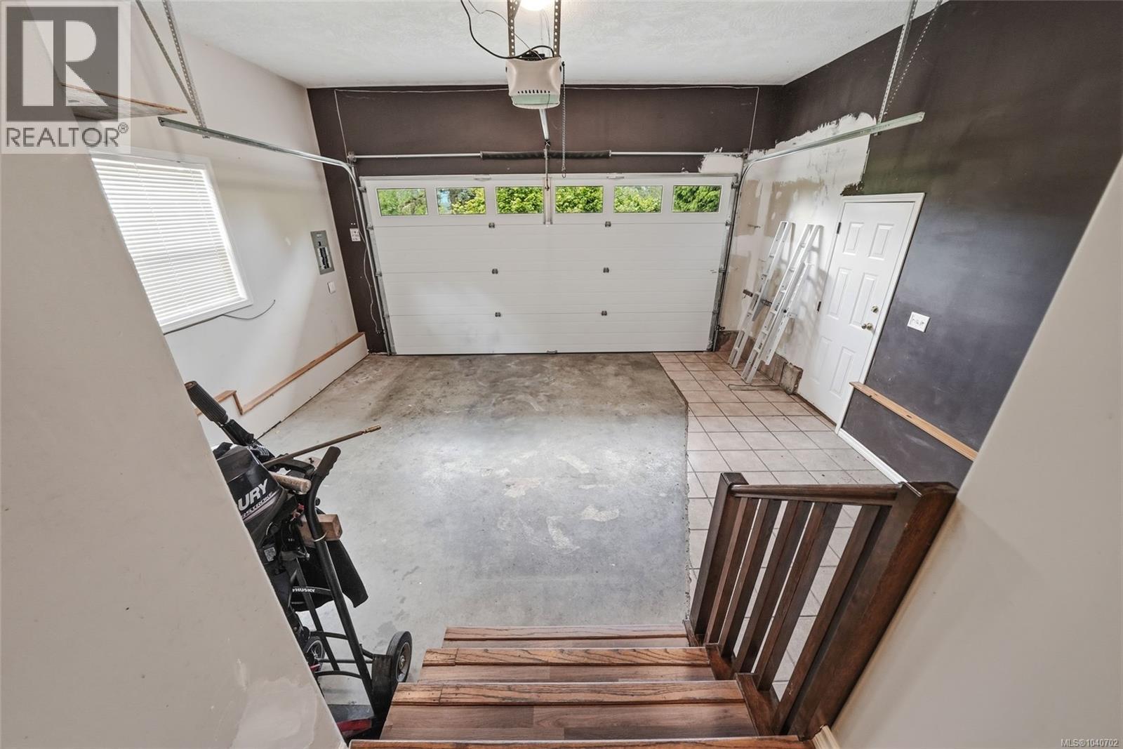1688 Maple Bay Rd - 40