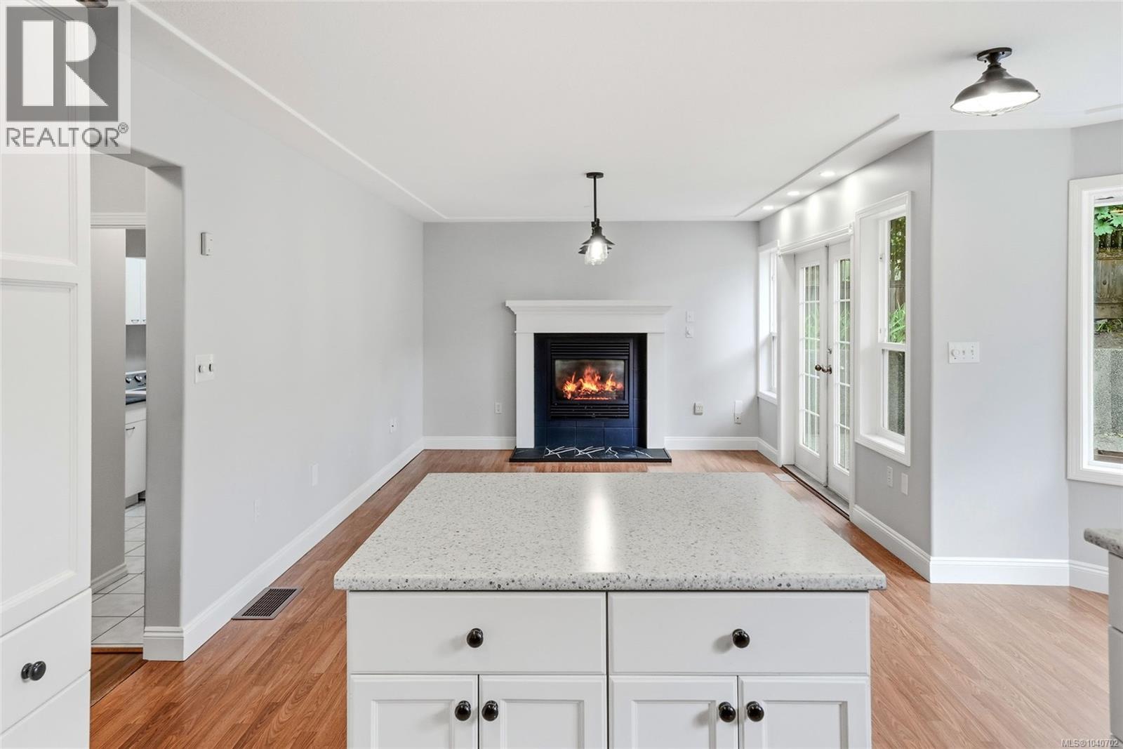 1688 Maple Bay Rd - 32