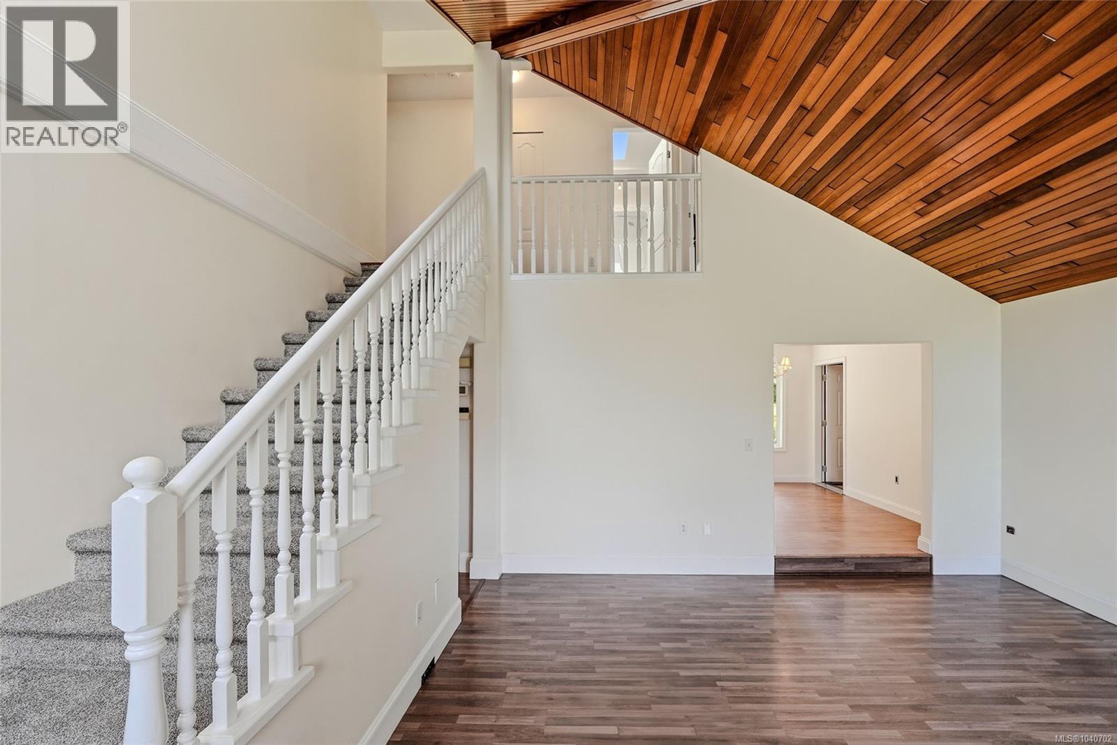 1688 Maple Bay Rd - 17
