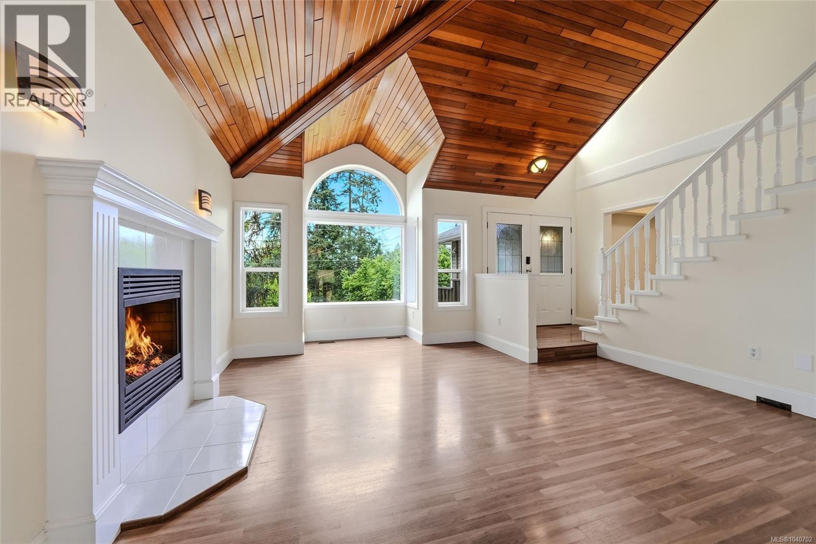 1688 Maple Bay Rd - 23