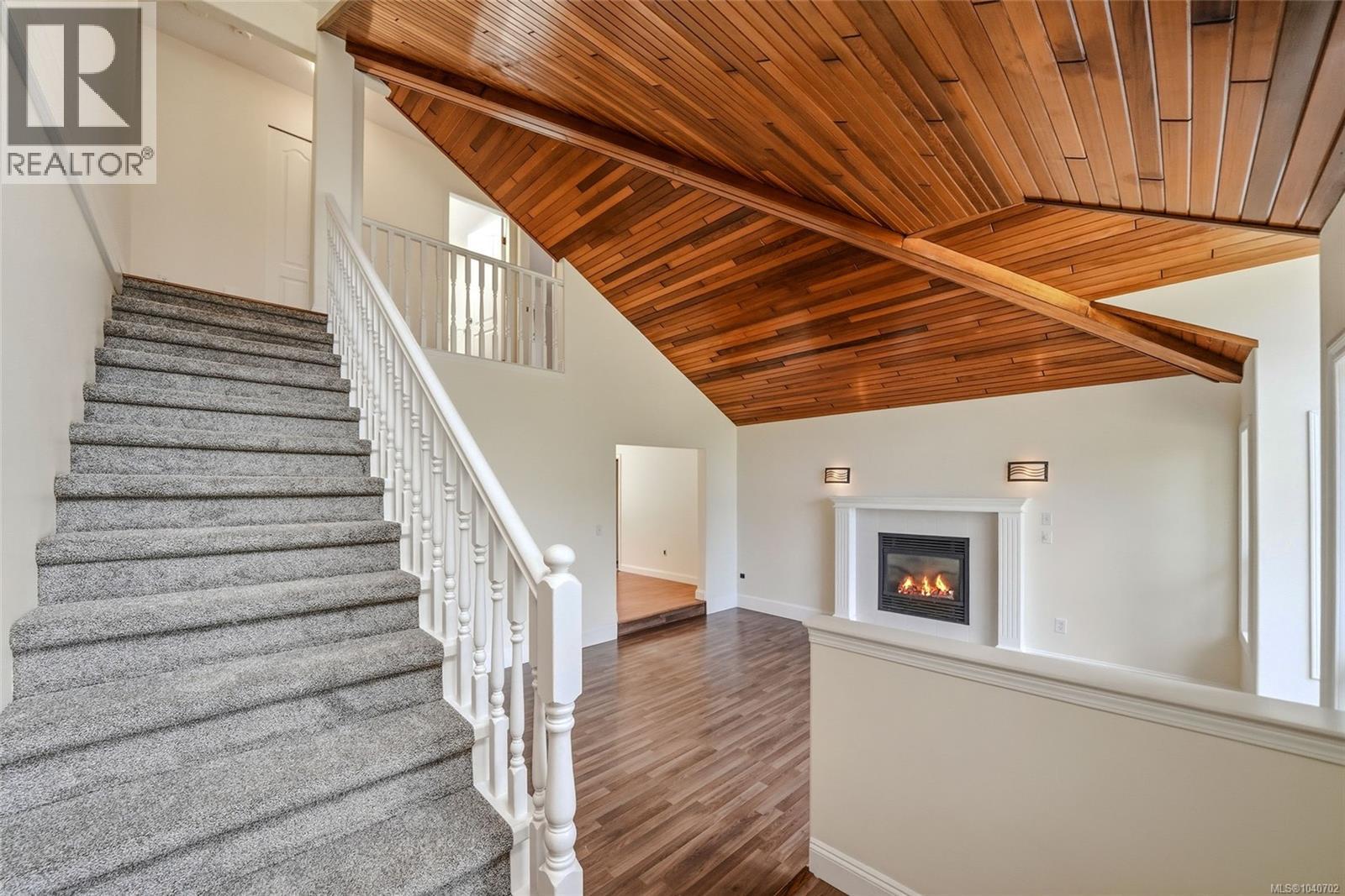 1688 Maple Bay Rd - 18