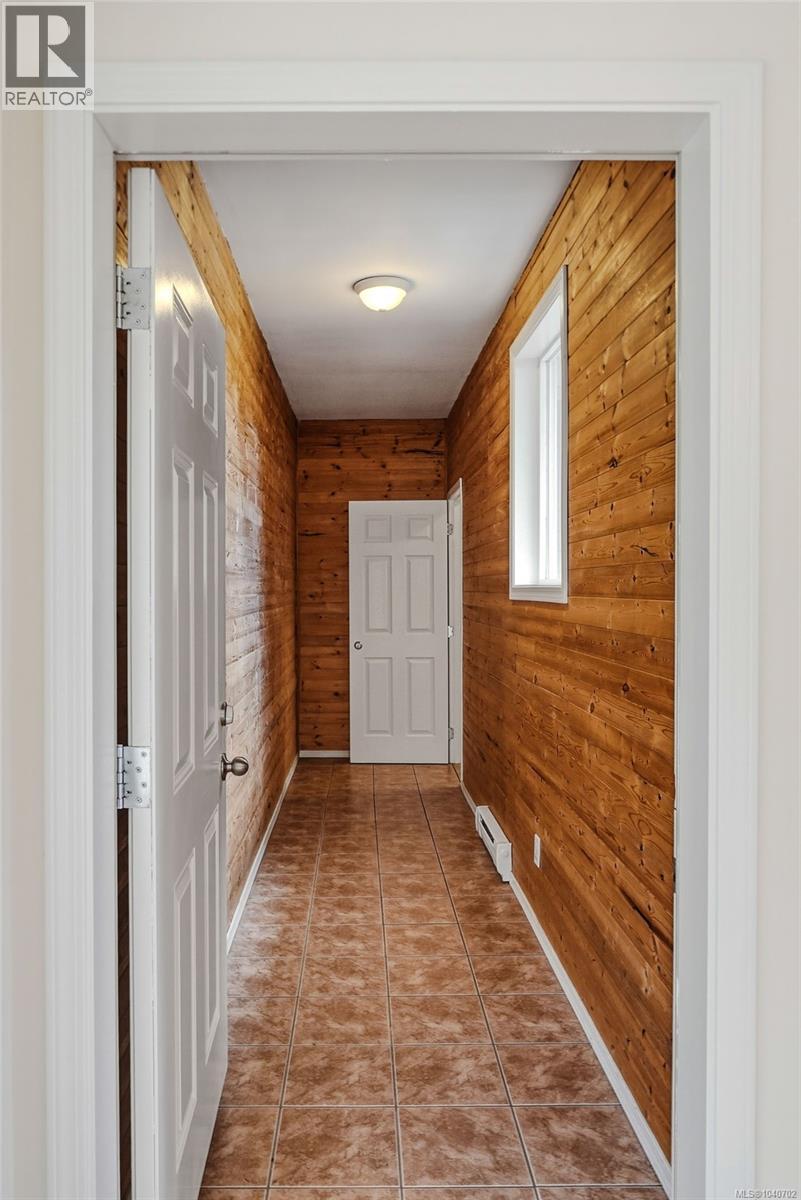 1688 Maple Bay Rd - 43