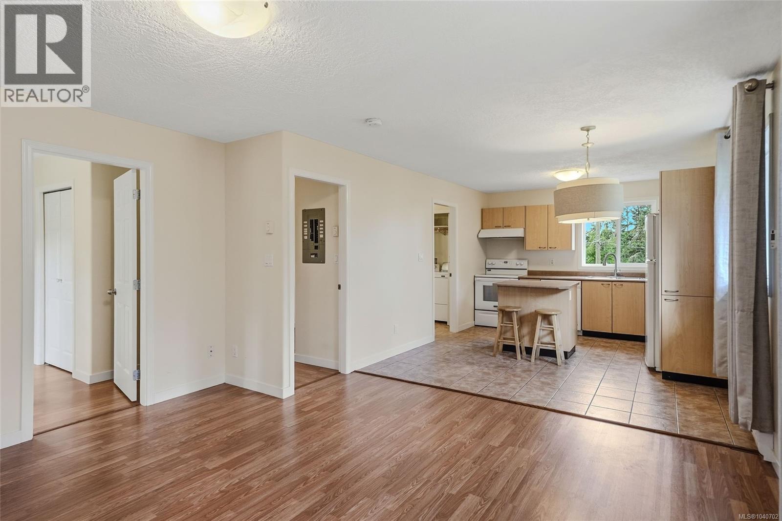 1688 Maple Bay Rd - 45