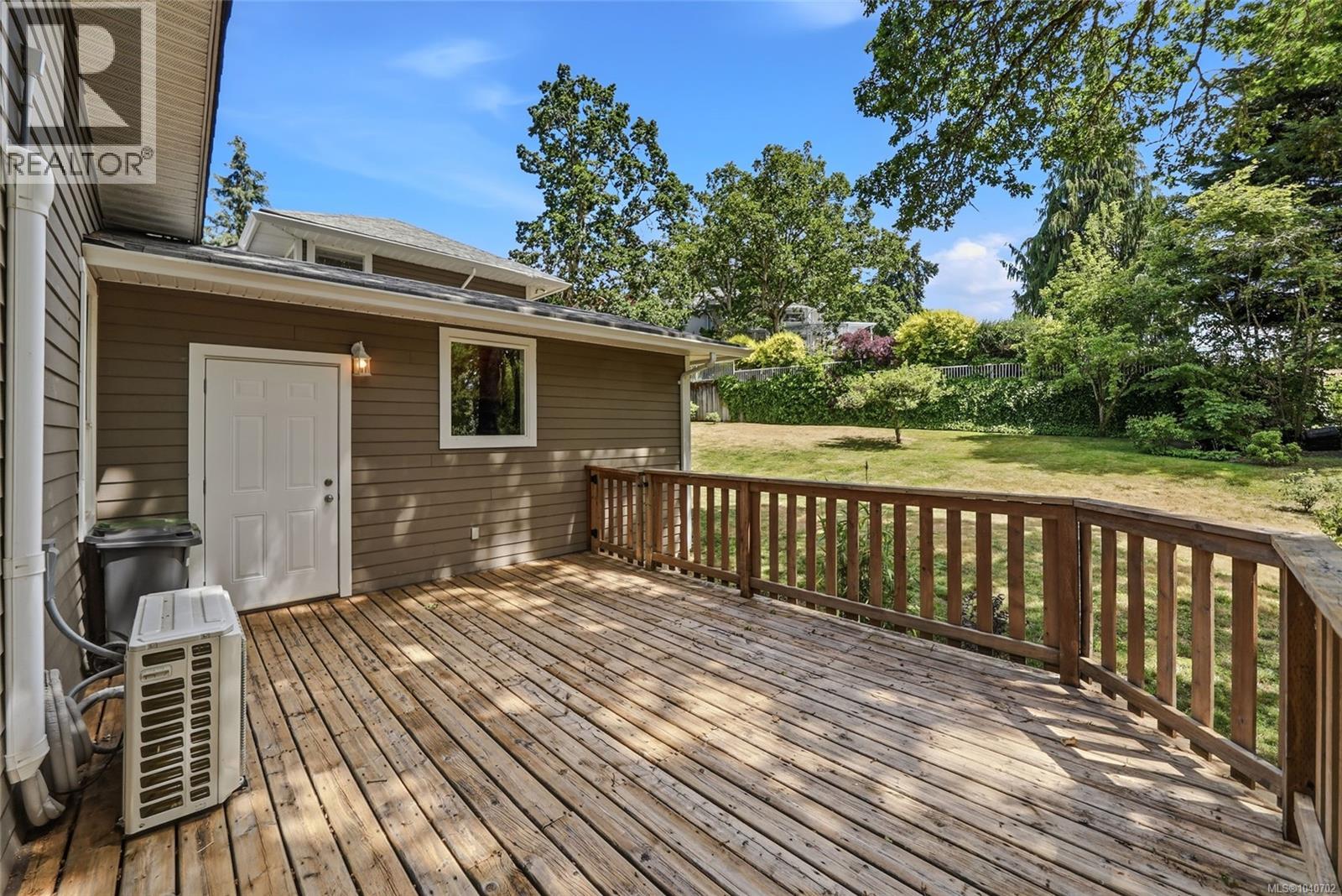 1688 Maple Bay Rd - 7