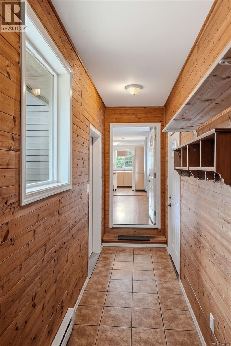 1688 Maple Bay Rd - 44
