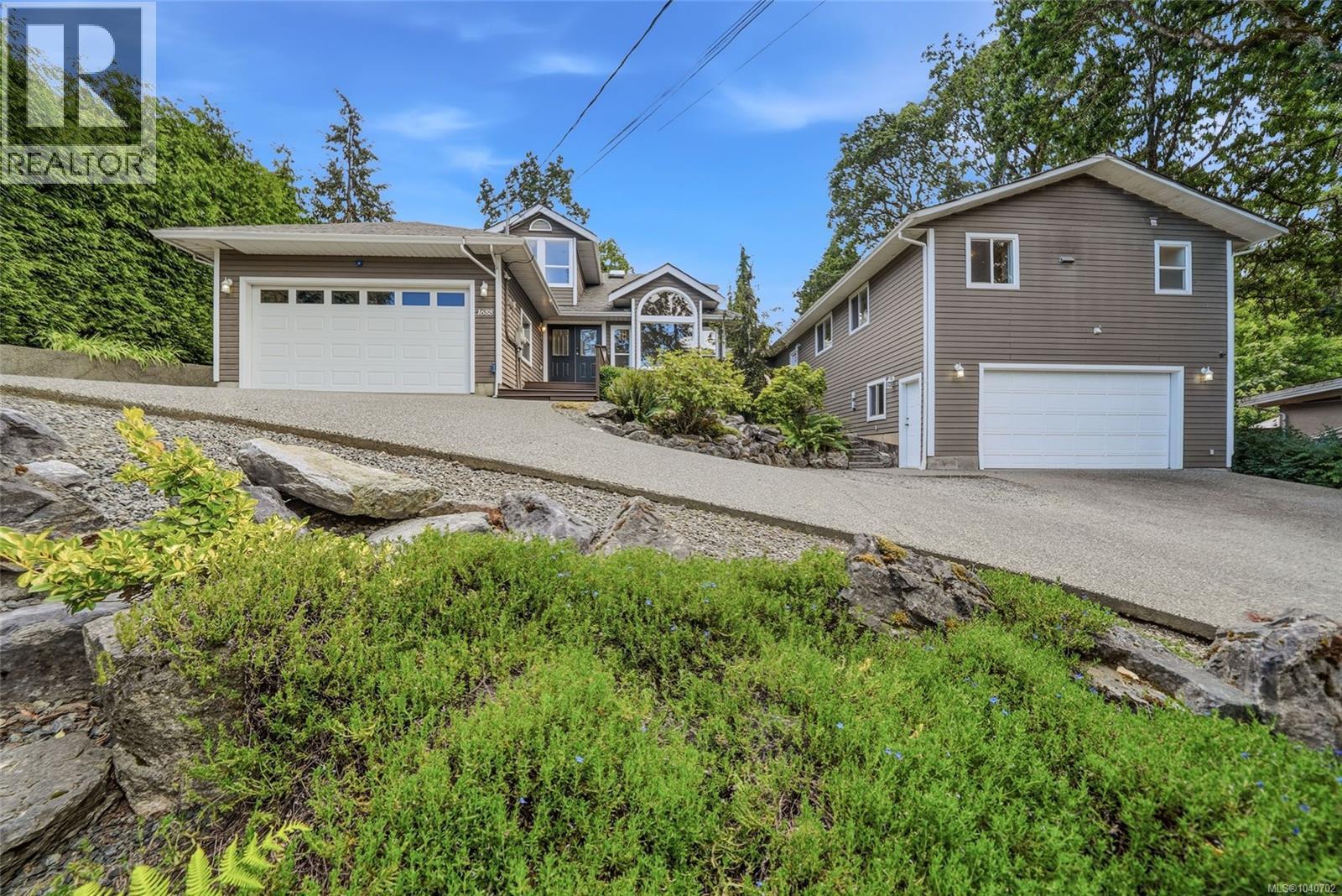 1688 Maple Bay Rd - 1