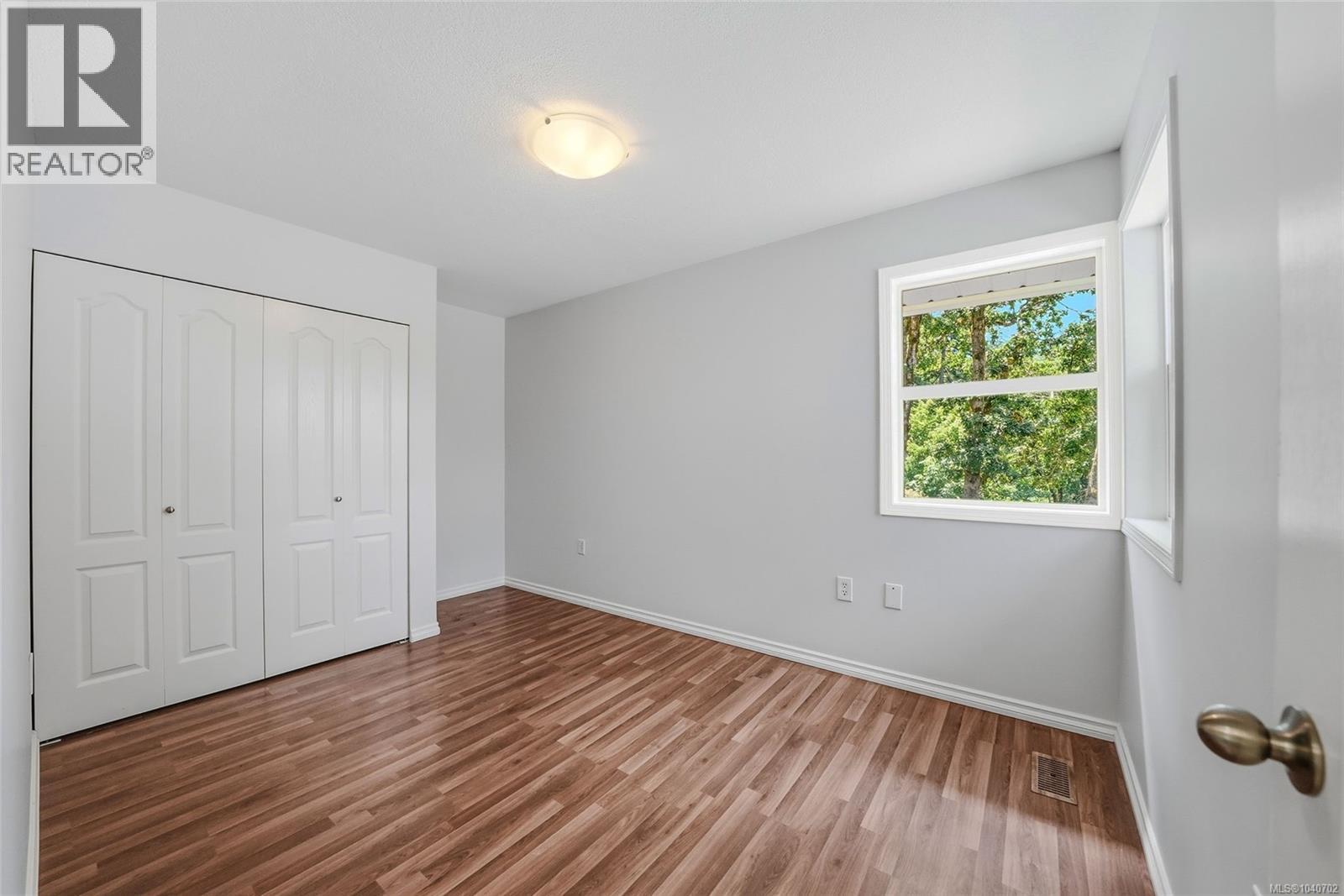 1688 Maple Bay Rd - 55