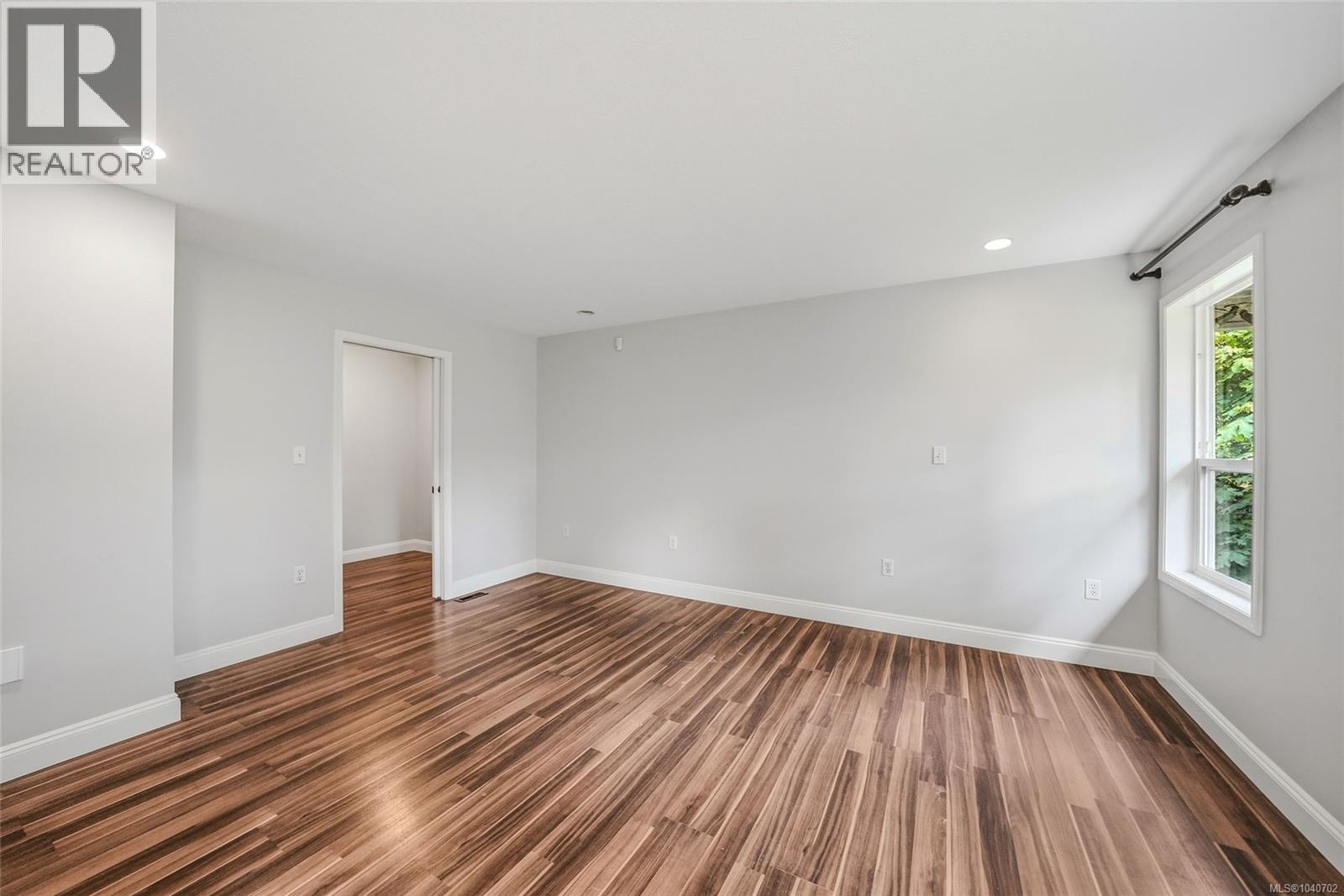 1688 Maple Bay Rd - 66