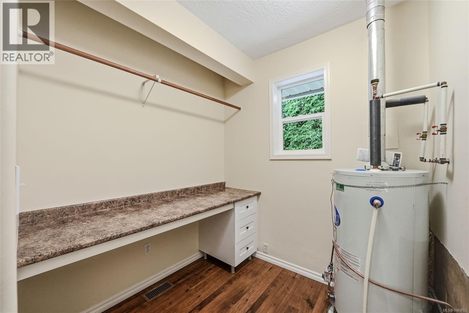 1688 Maple Bay Rd - 39