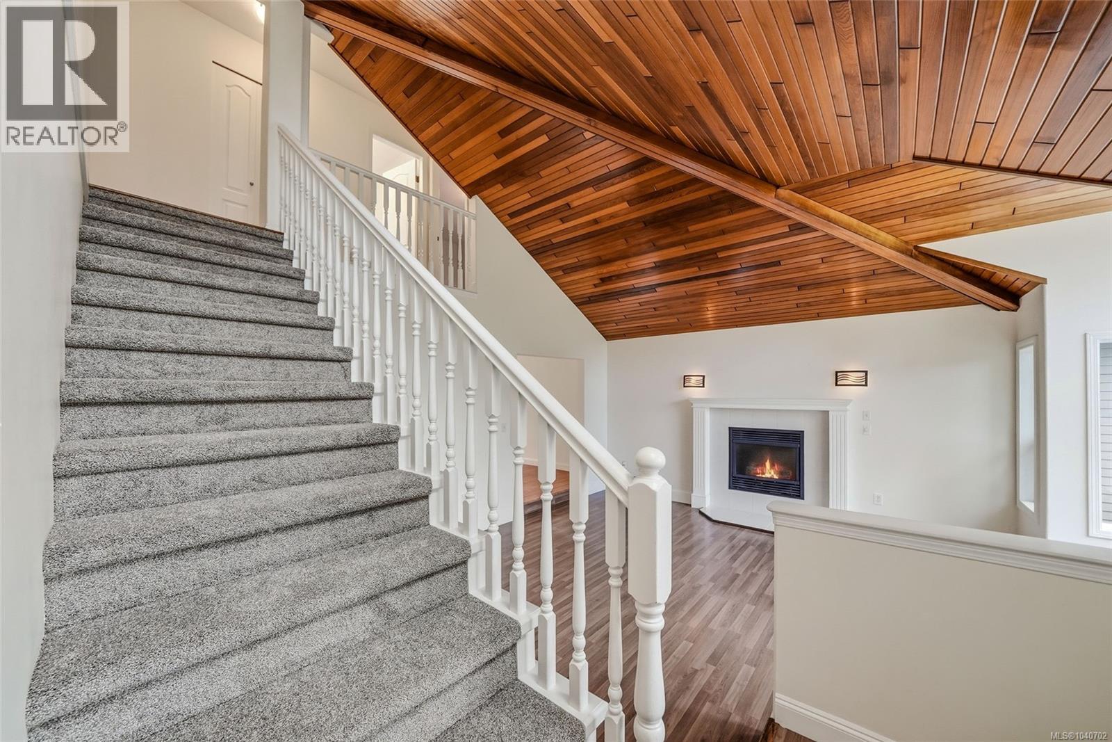 1688 Maple Bay Rd - 42