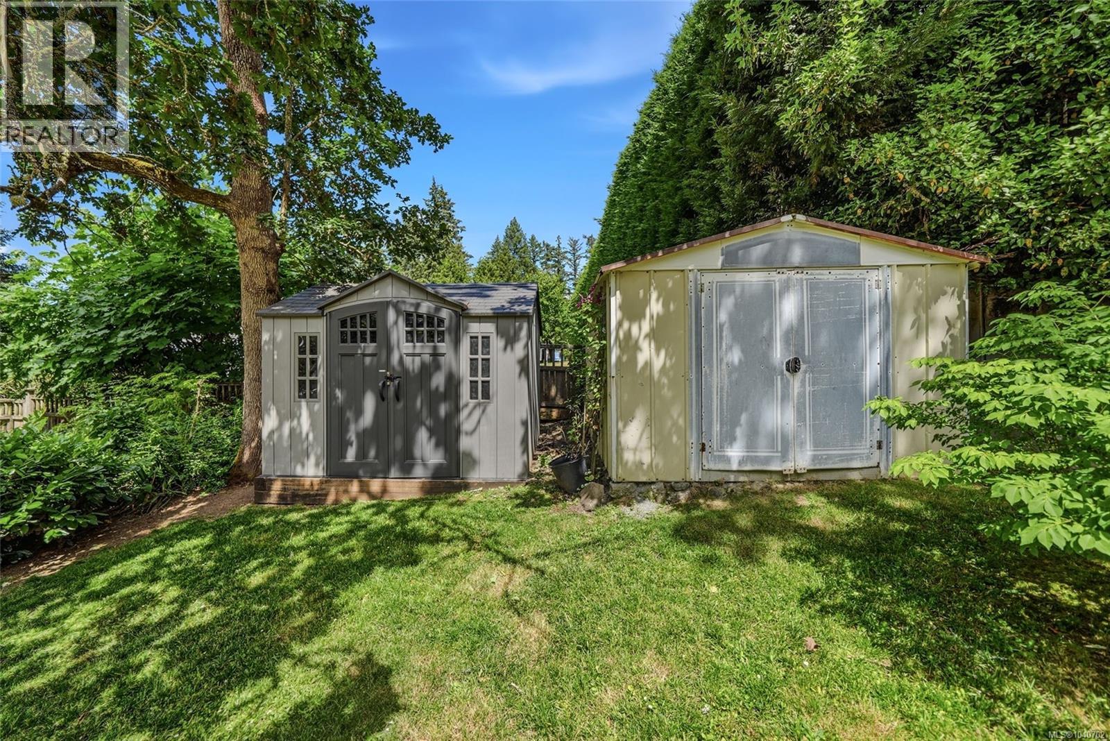 1688 Maple Bay Rd - 83