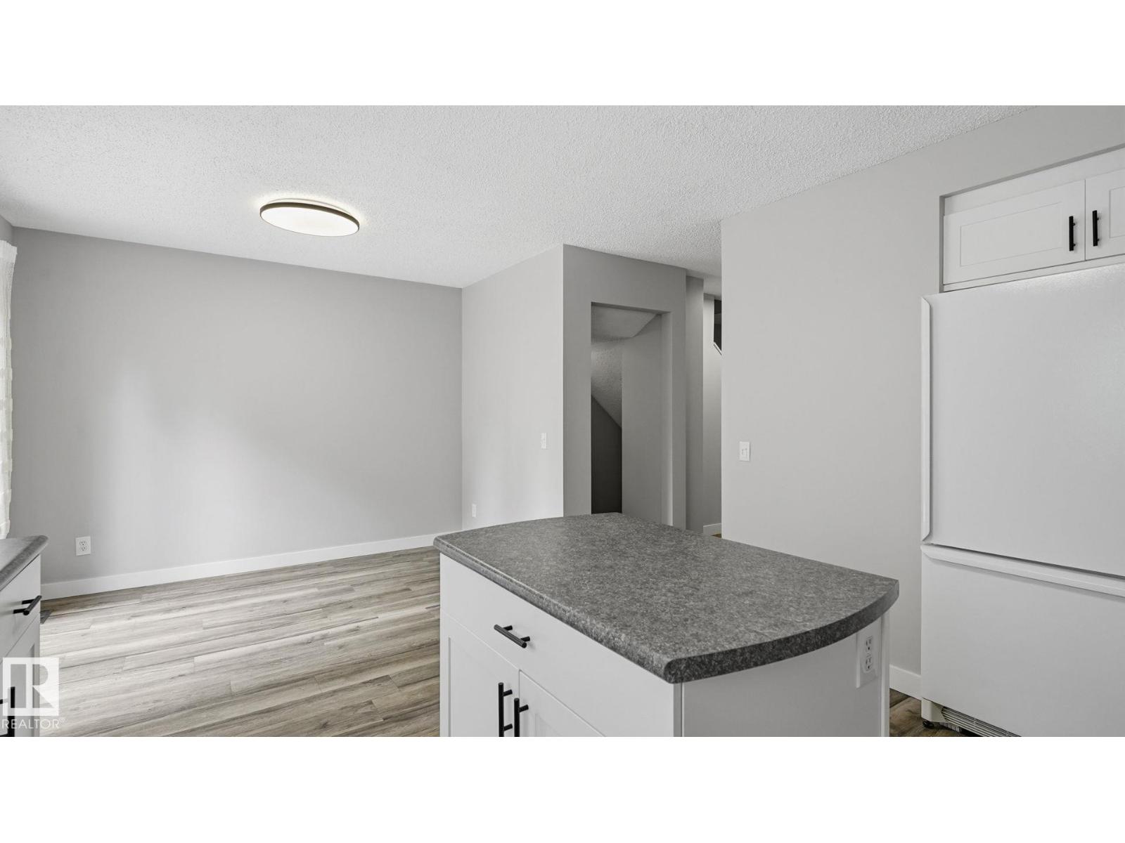 4301 44 ST — photo 11