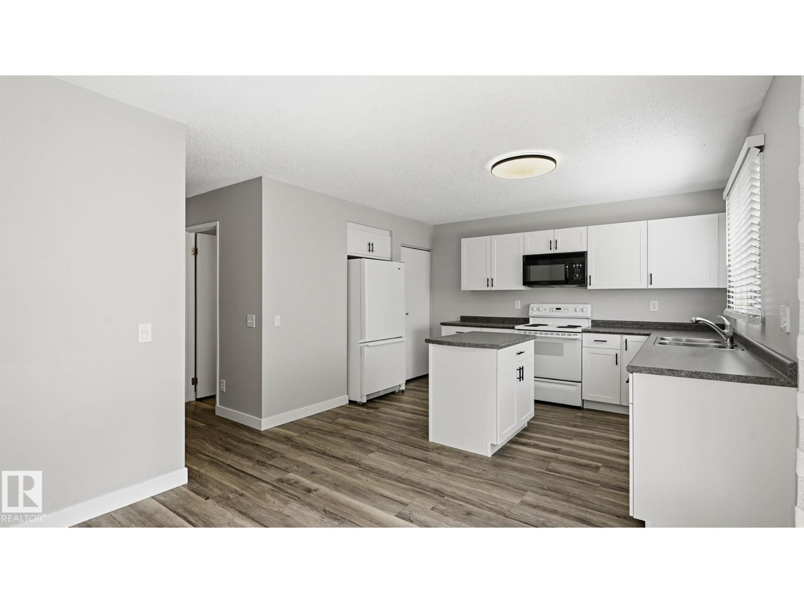 4301 44 ST — photo 15