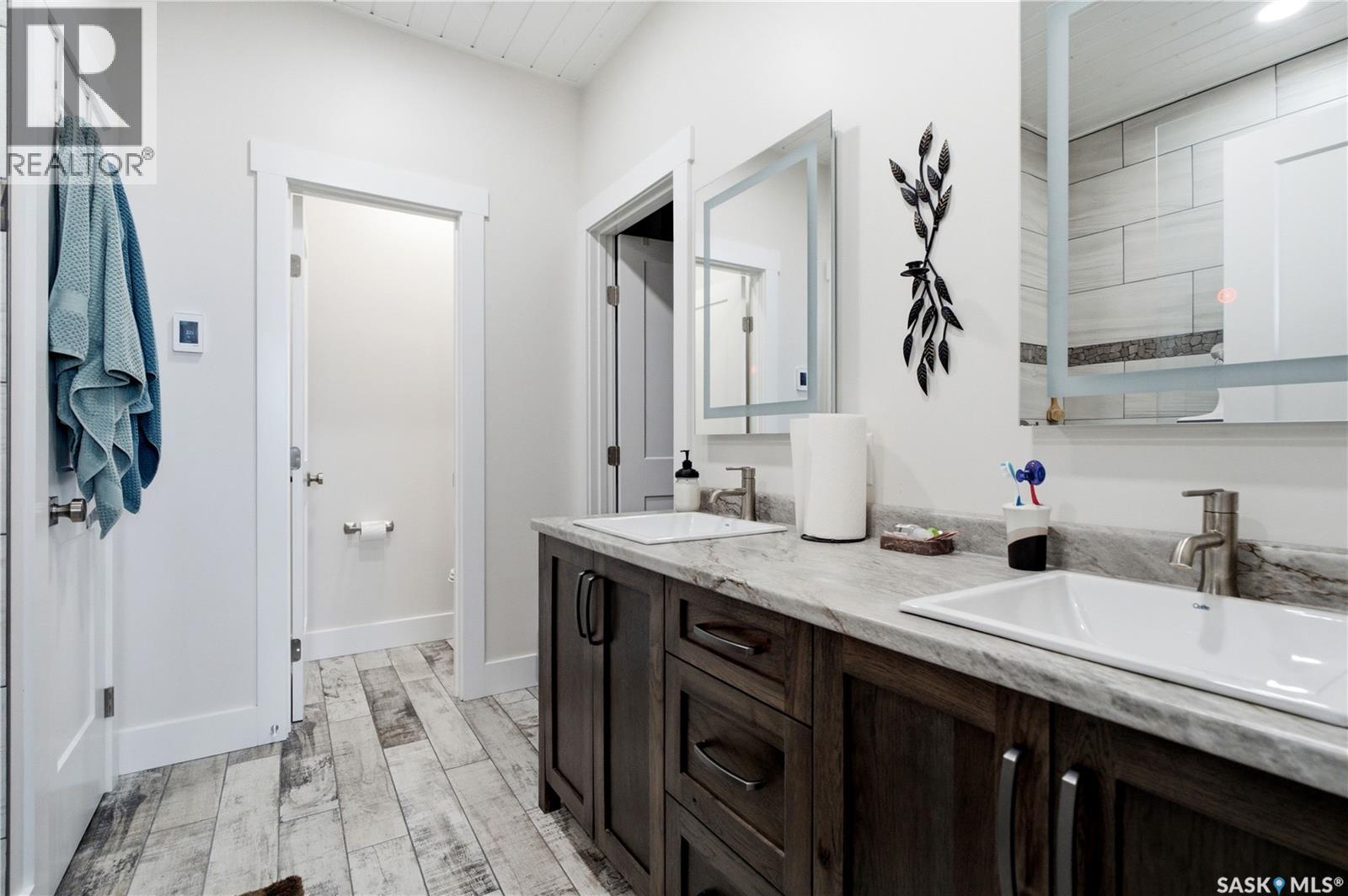 251 Lakeshore DRIVE - 22