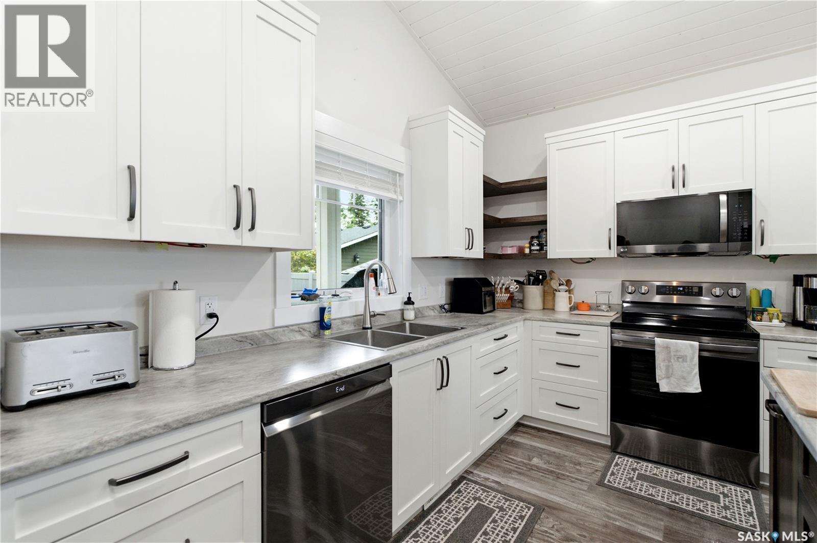 251 Lakeshore DRIVE - 16