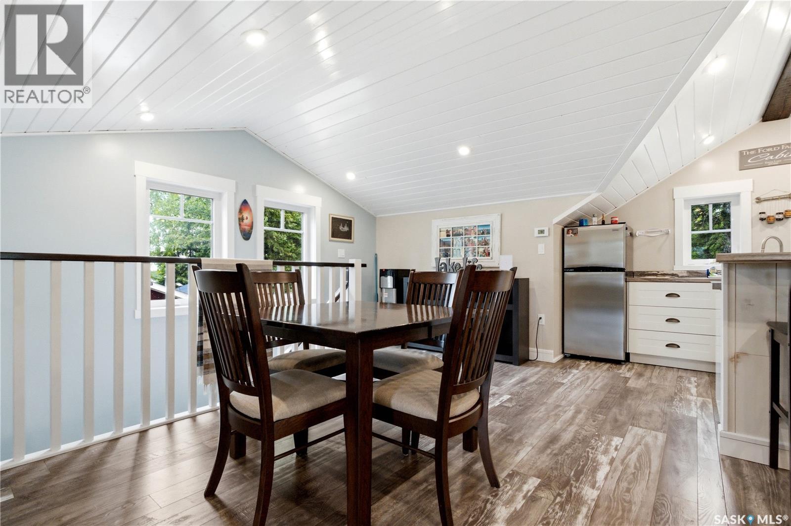 251 Lakeshore DRIVE - 43