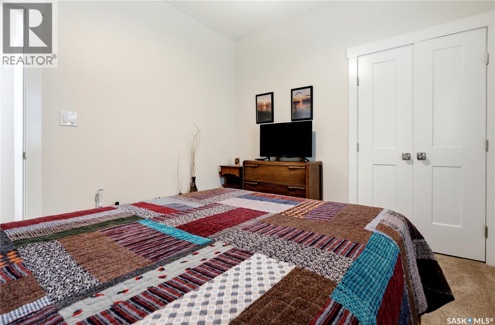 251 Lakeshore DRIVE - 24