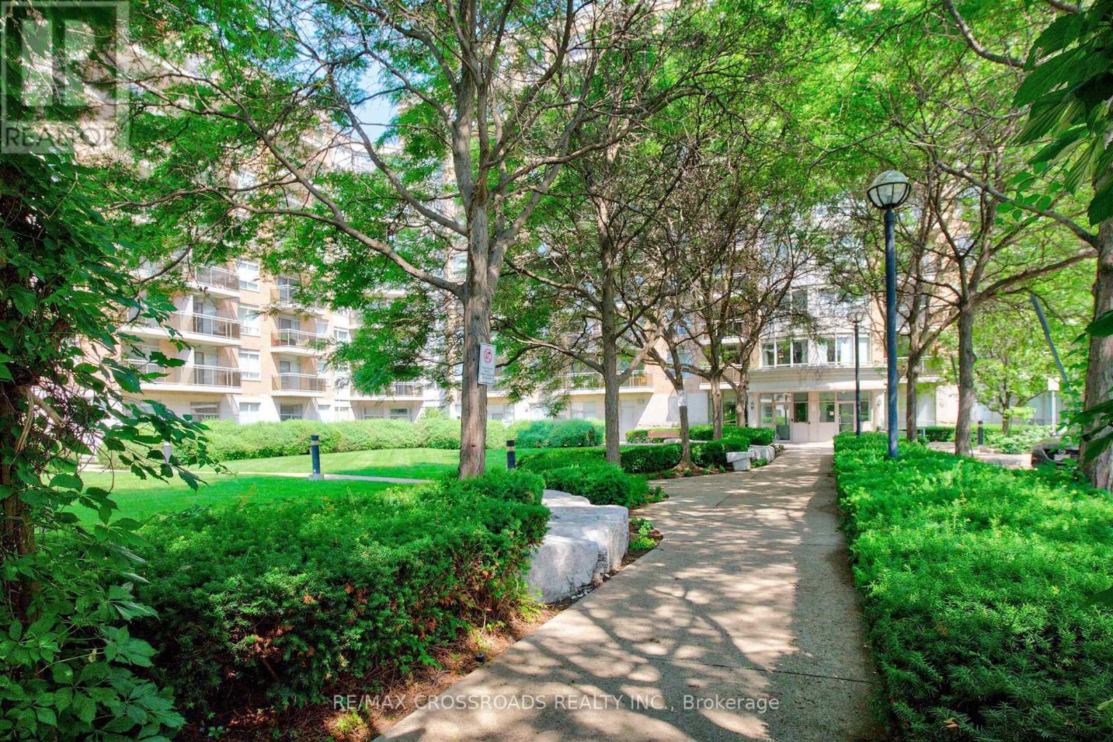 #183 650 LAWRENCE AVENUE W - 26