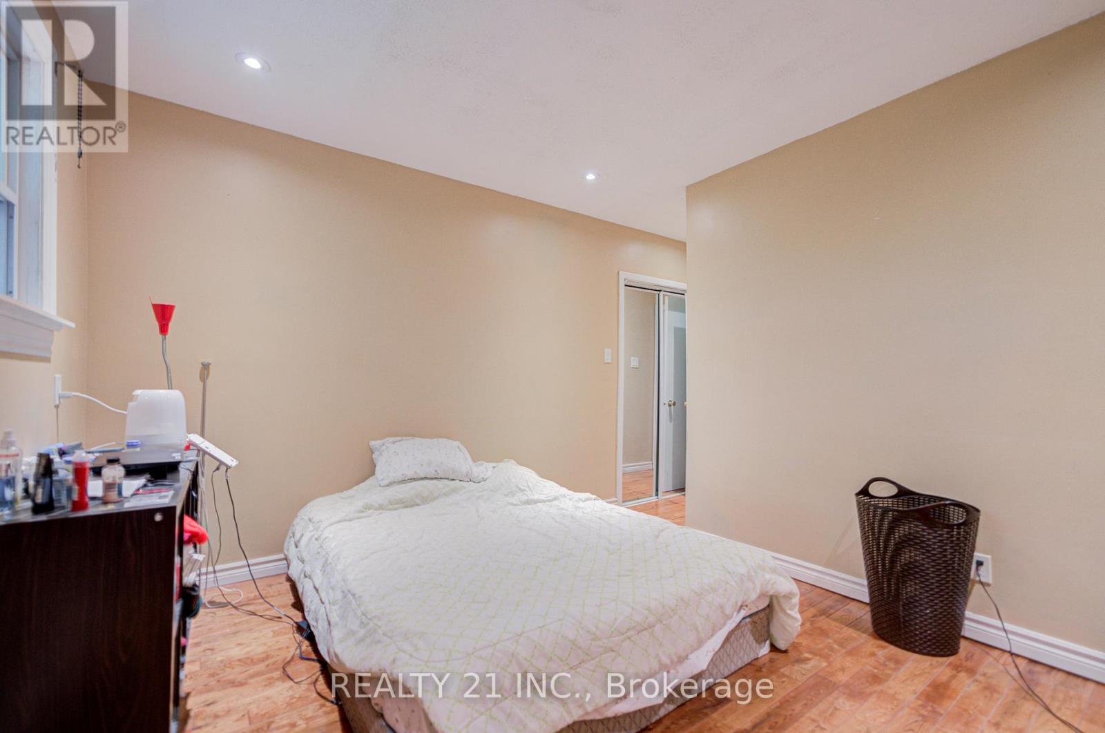 44 SUNDANCE CRESCENT - 25