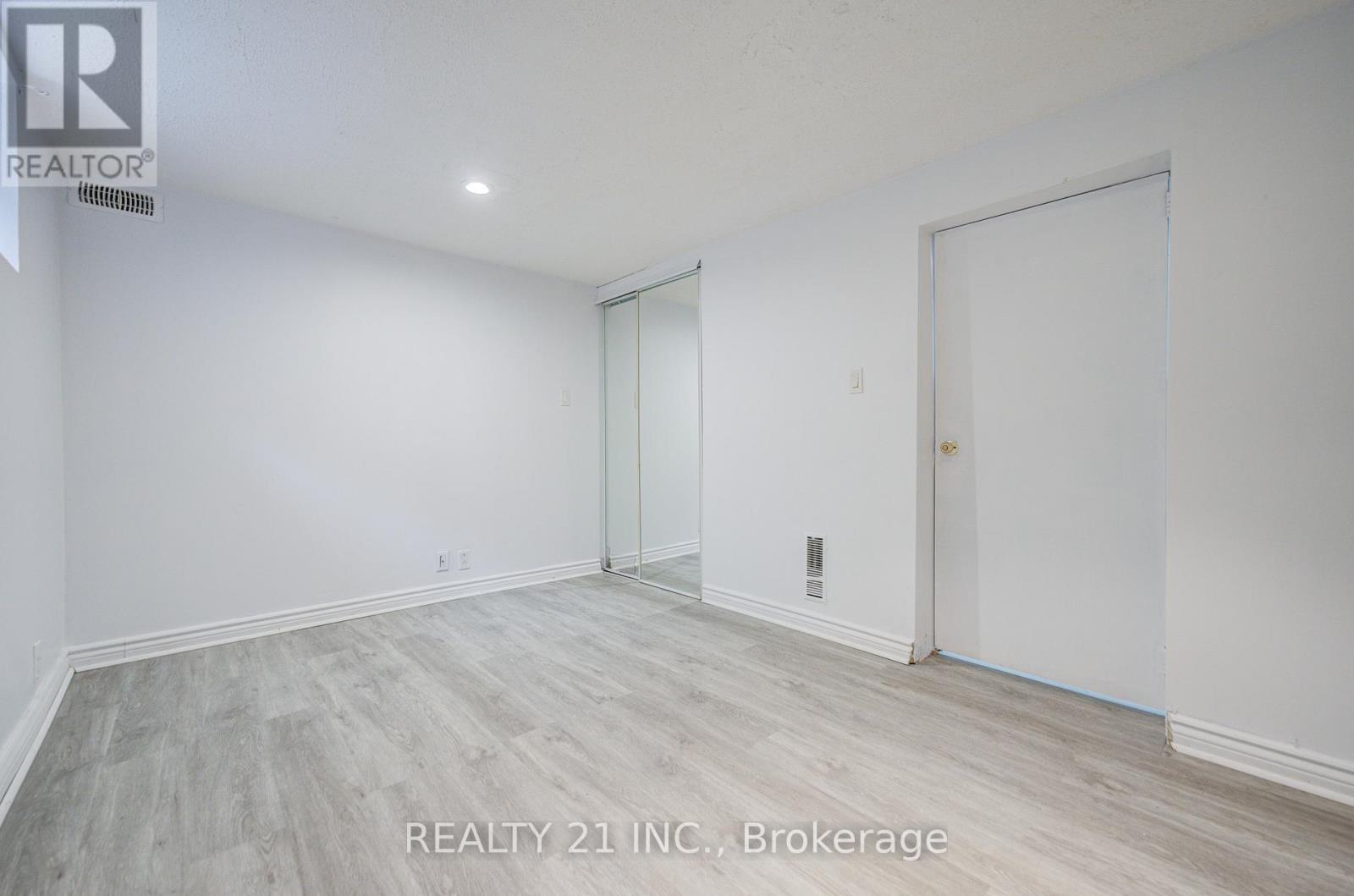 44 SUNDANCE CRESCENT - 43
