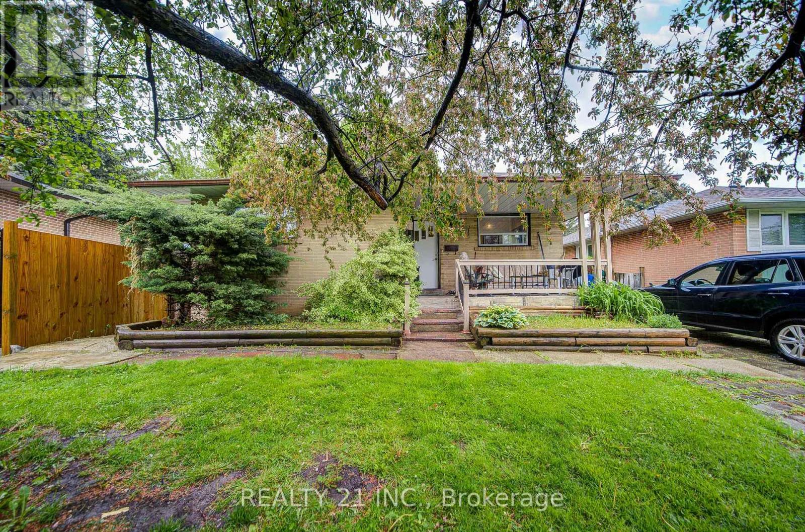 44 SUNDANCE CRESCENT - 4