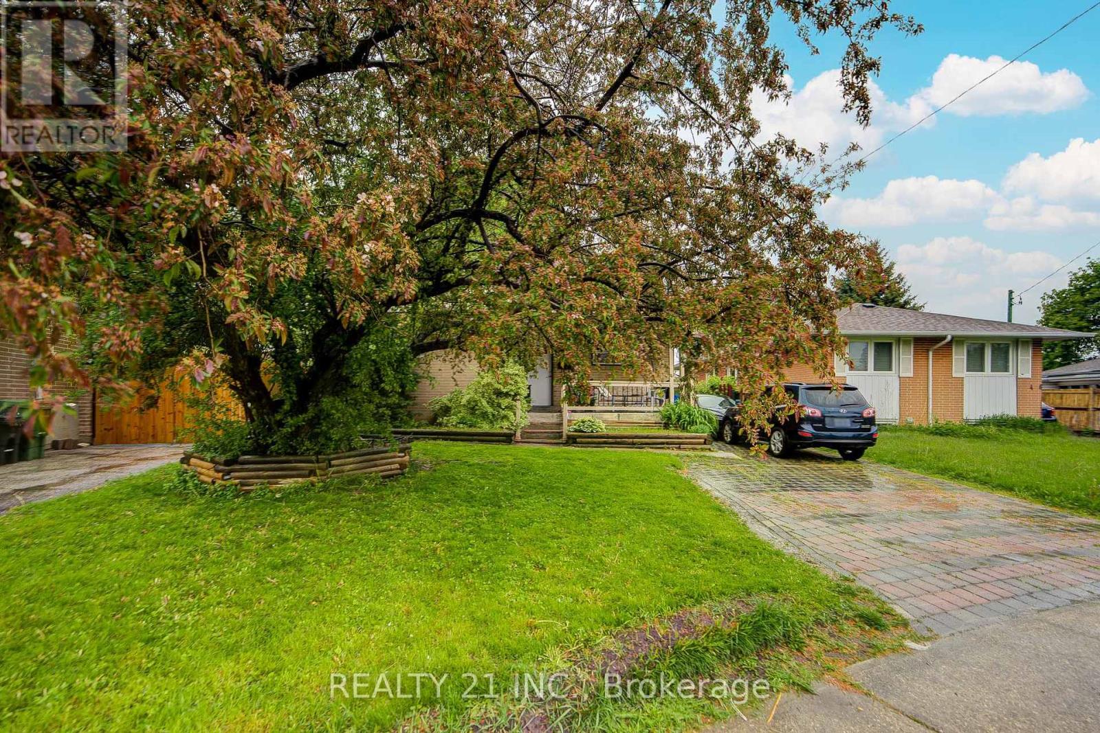 44 SUNDANCE CRESCENT - 3