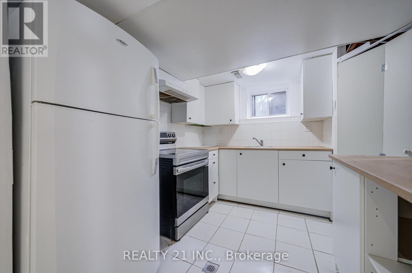 44 SUNDANCE CRESCENT - 36