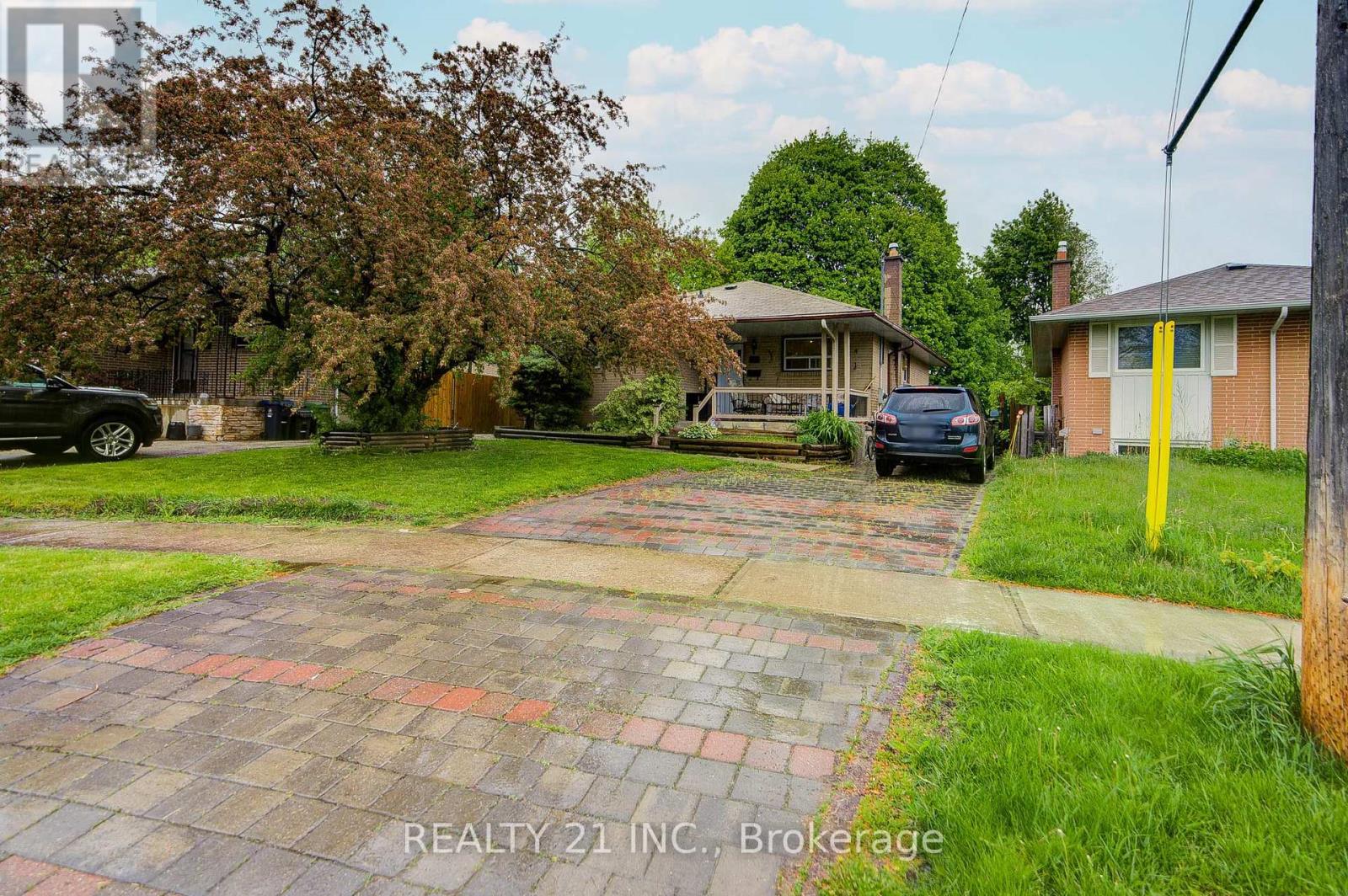 44 SUNDANCE CRESCENT - 2