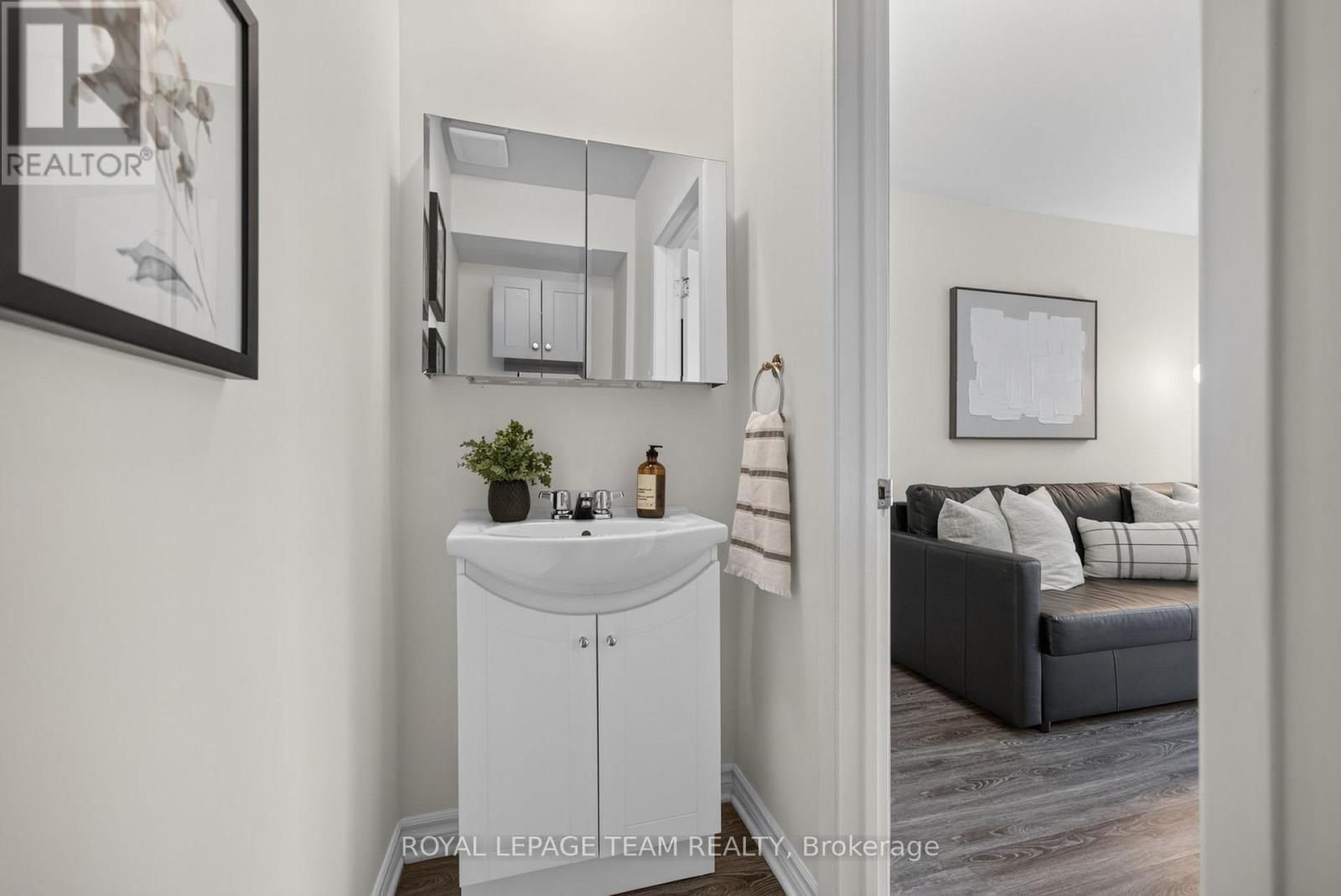 3 Bed, 2 Bath House for Sale in Ottawa – 41 LONGWOOD AVENUE, Ottawa – MLS# X13516910 - Image 11
