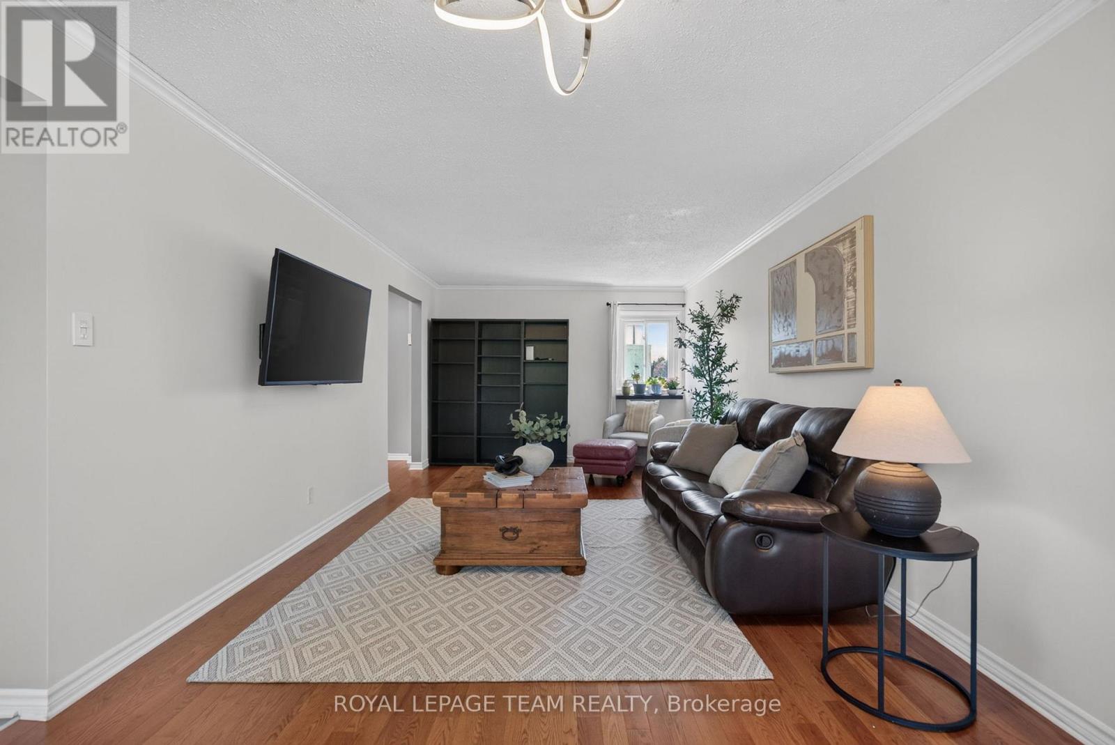 3 Bed, 2 Bath House for Sale in Ottawa – 41 LONGWOOD AVENUE, Ottawa – MLS# X13516910 - Image 15