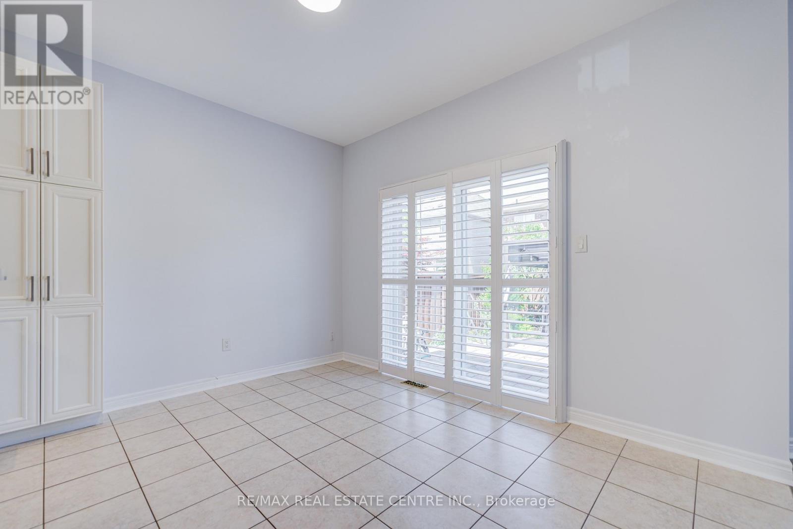 3275 TACC DRIVE - 22