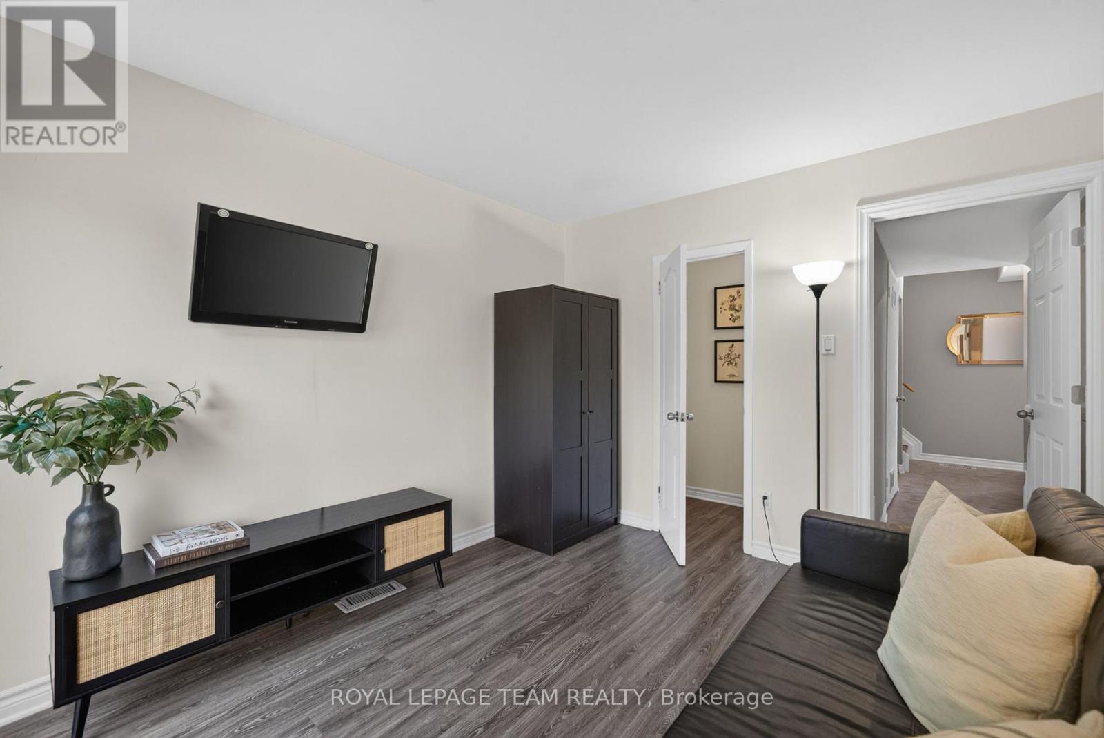3 Bed, 2 Bath House for Sale in Ottawa – 41 LONGWOOD AVENUE, Ottawa – MLS# X13516910 - Image 12
