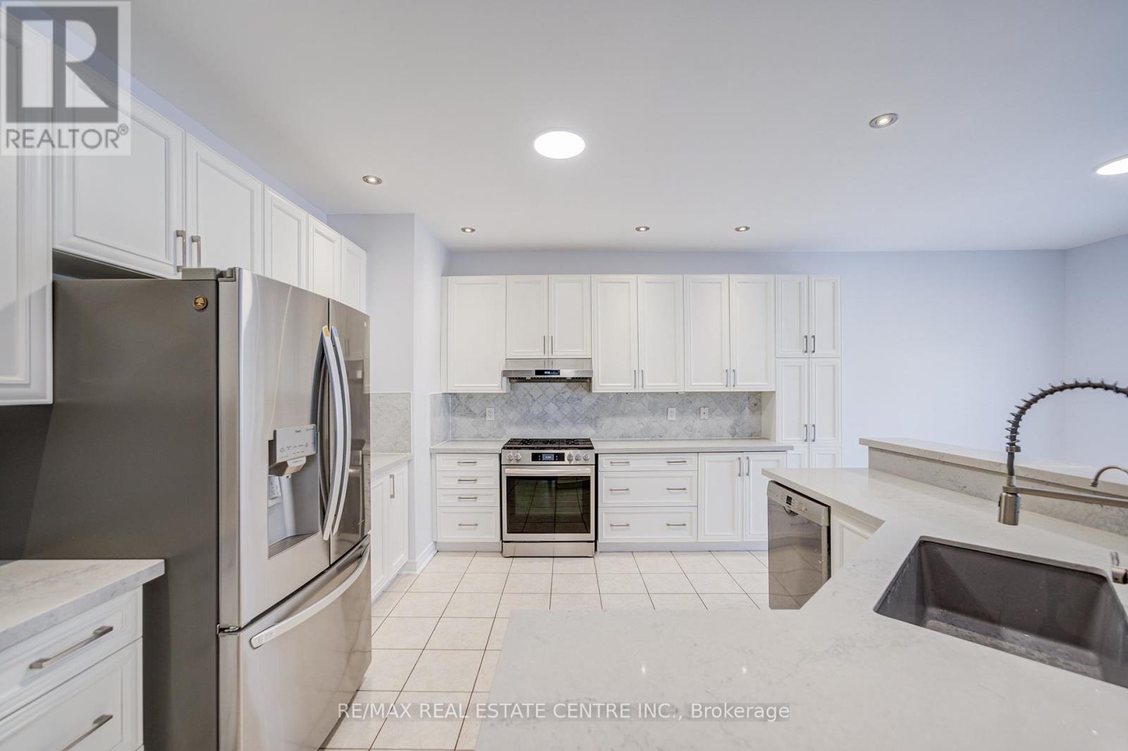 3275 TACC DRIVE - 16