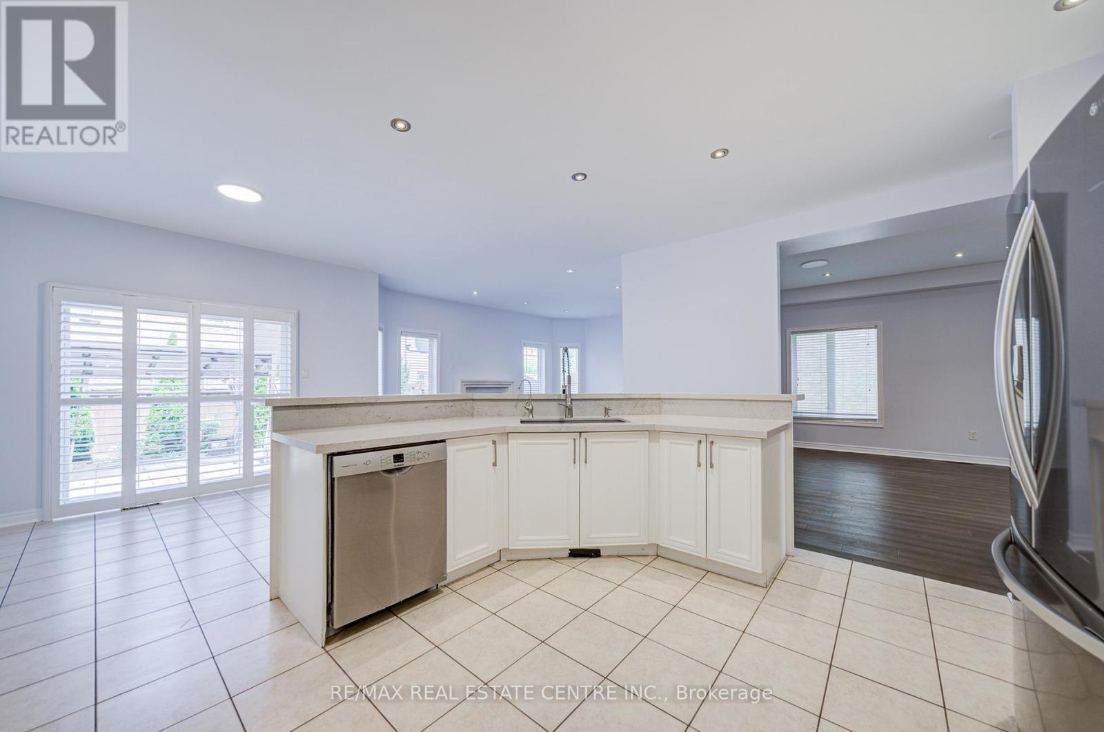 3275 TACC DRIVE - 21