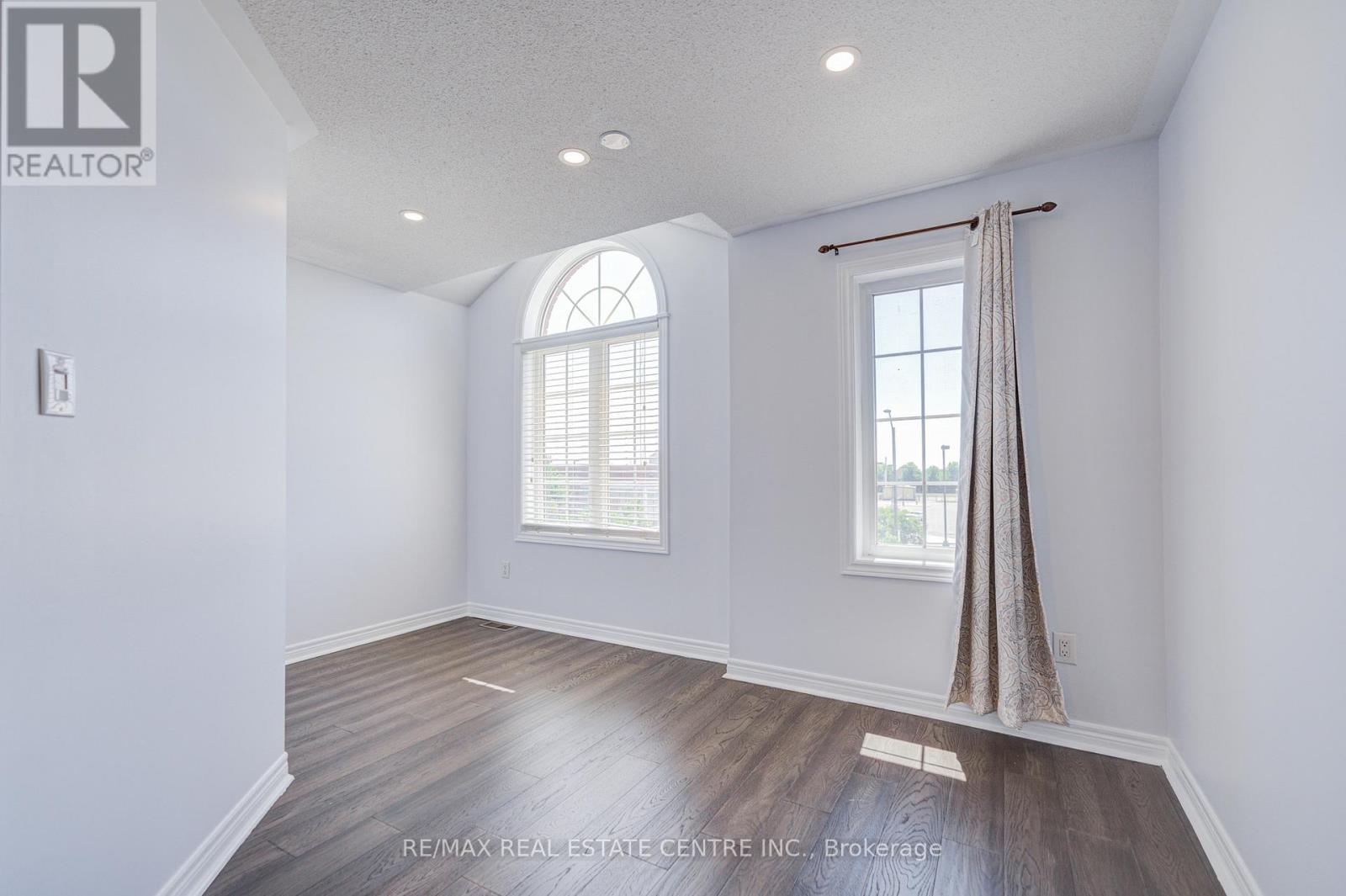 3275 TACC DRIVE - 32