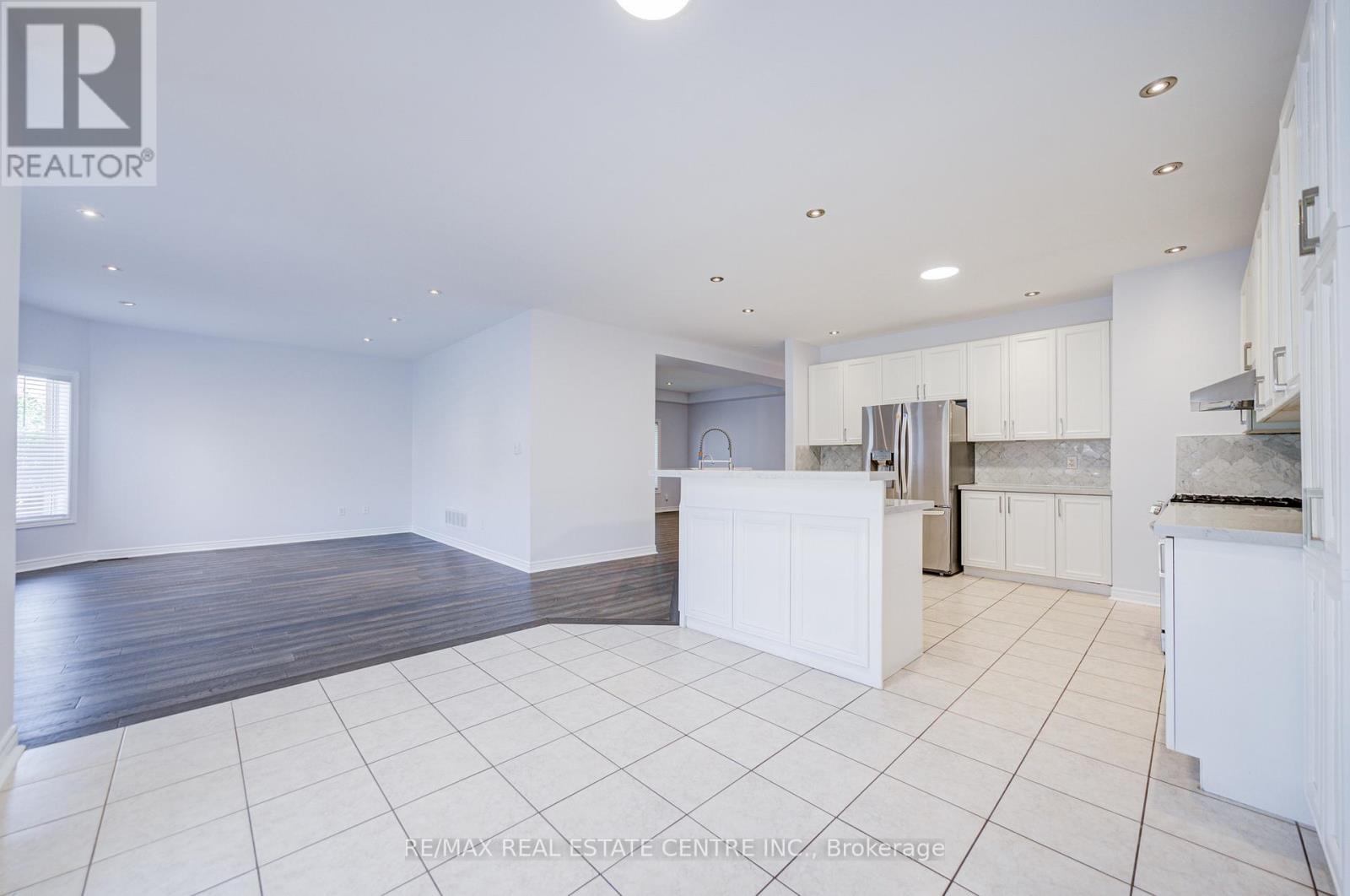 3275 TACC DRIVE - 23