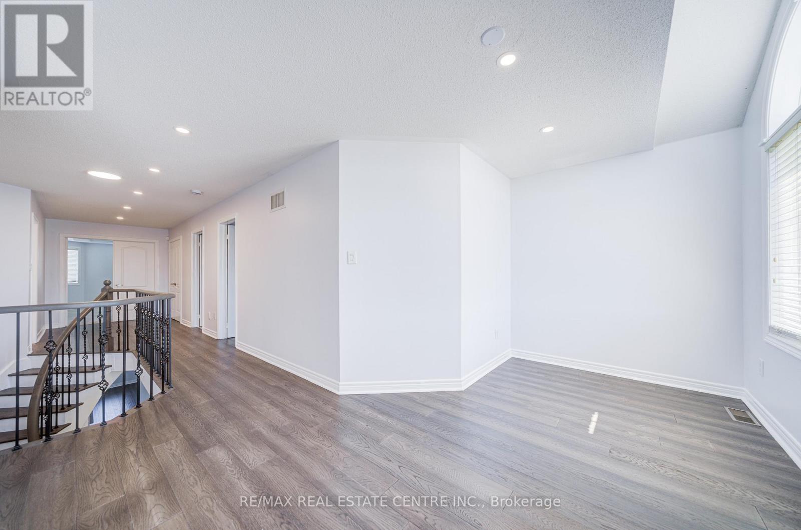3275 TACC DRIVE - 34
