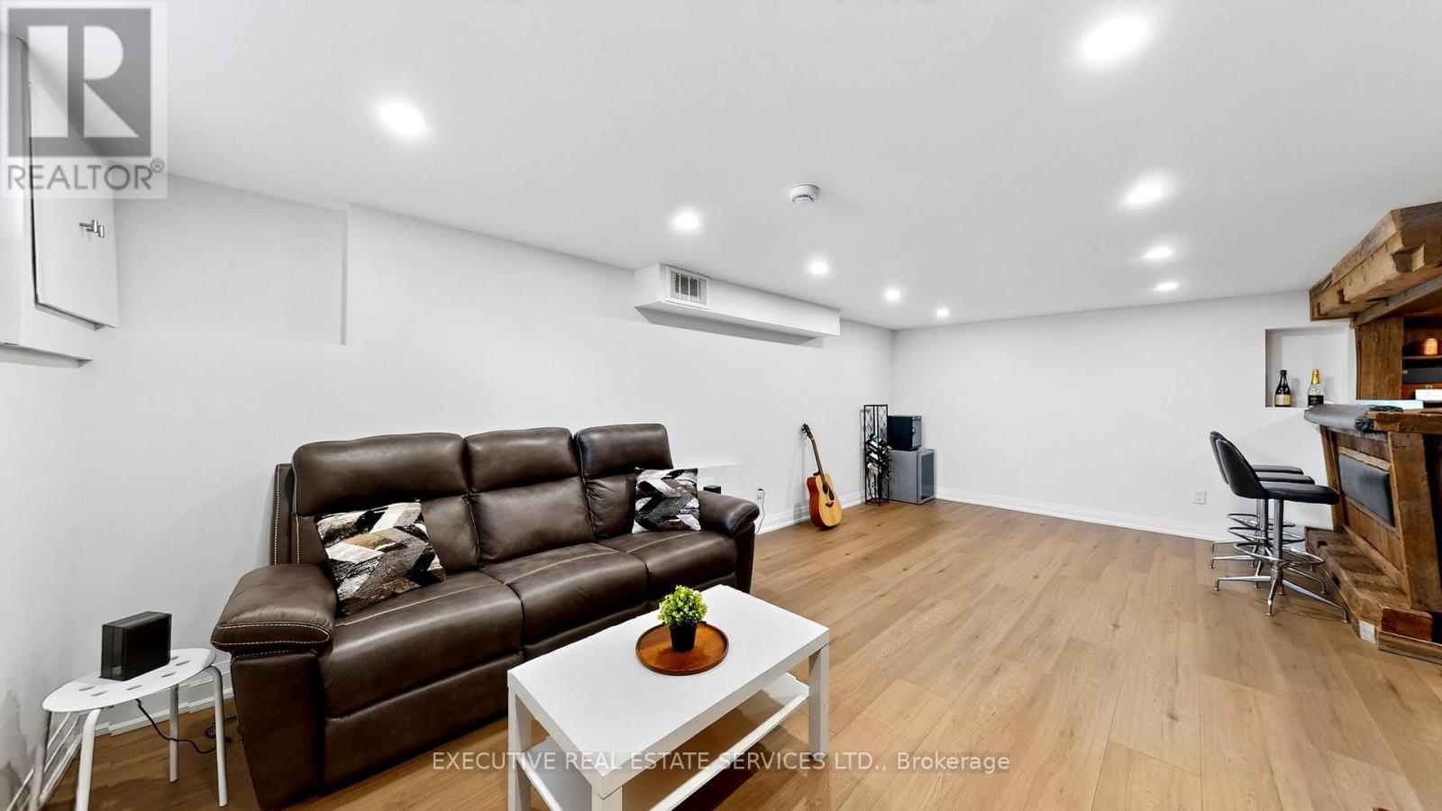 38 PARKER STREET - 31
