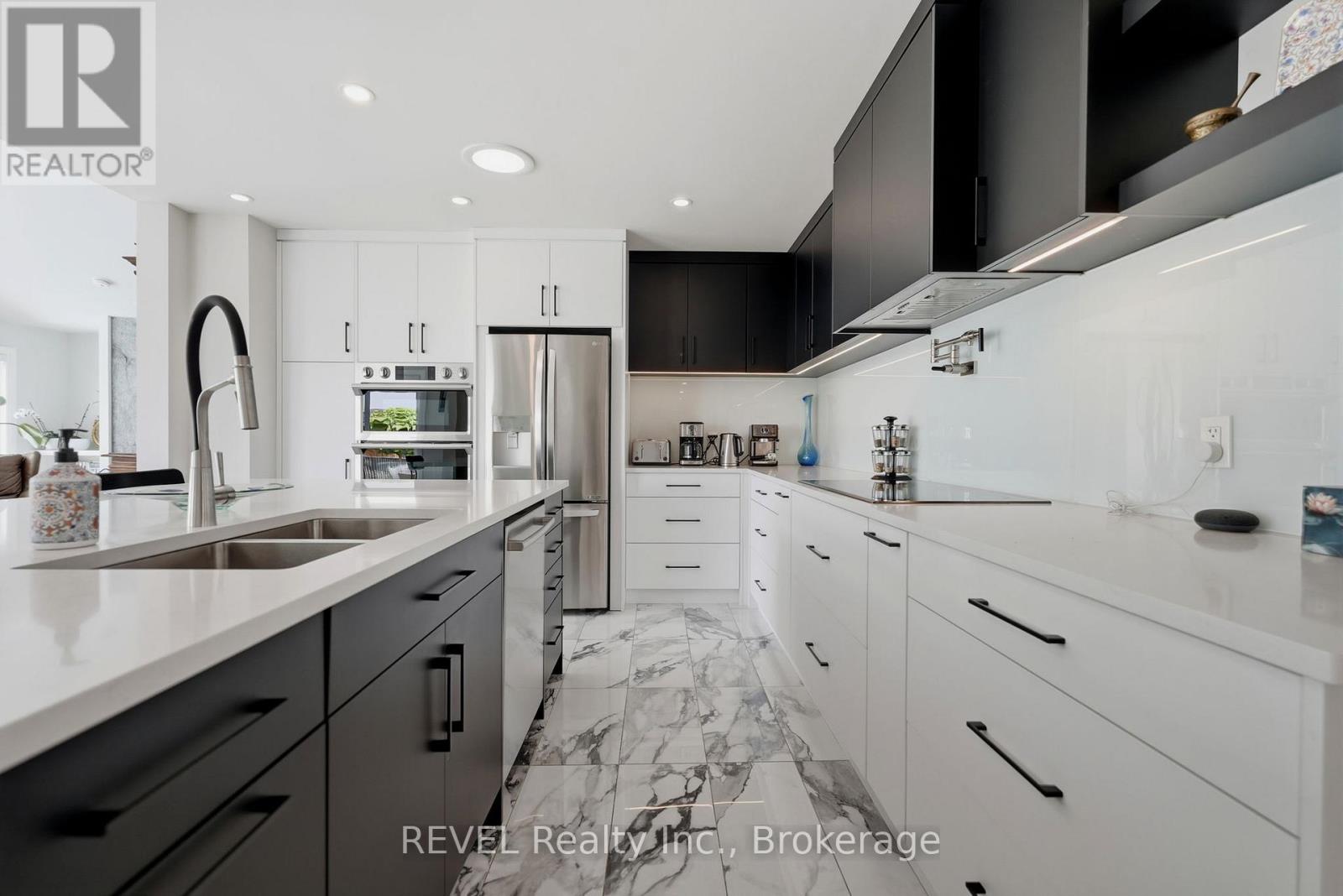 53 BEACHVIEW DRIVE - 18