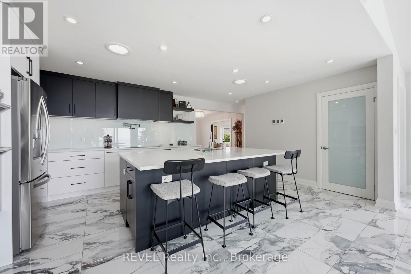 53 BEACHVIEW DRIVE - 21