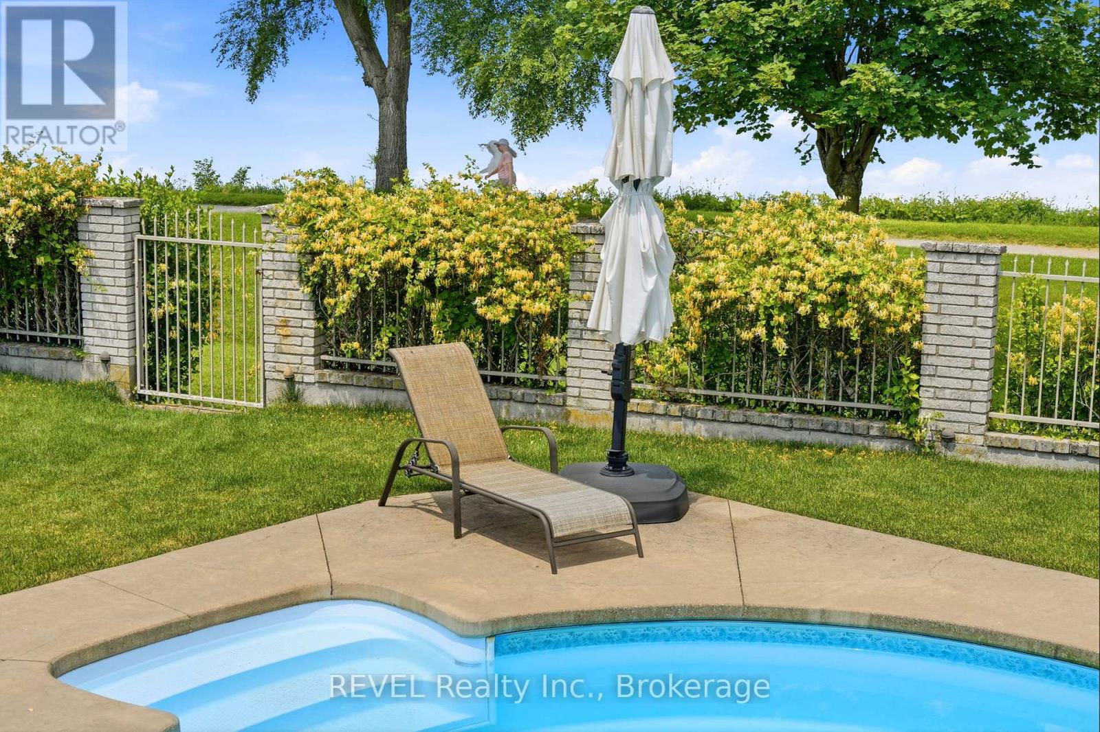 53 BEACHVIEW DRIVE - 46