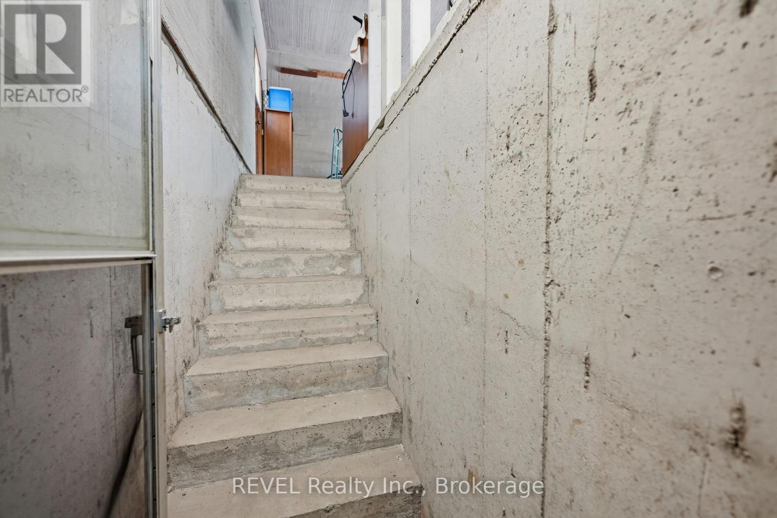 53 BEACHVIEW DRIVE - 40