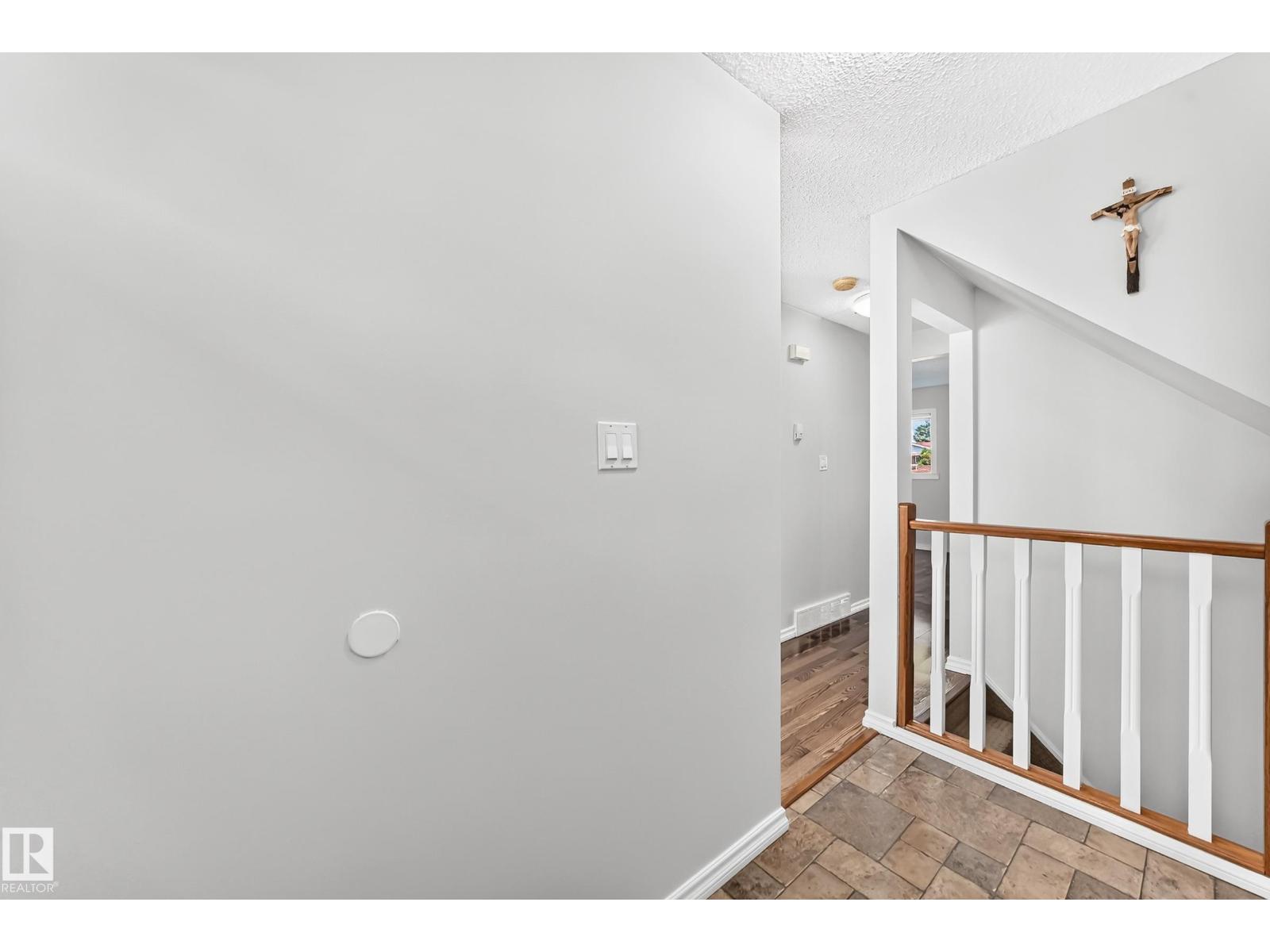 1102 MILLBOURNE RD E NW - 19