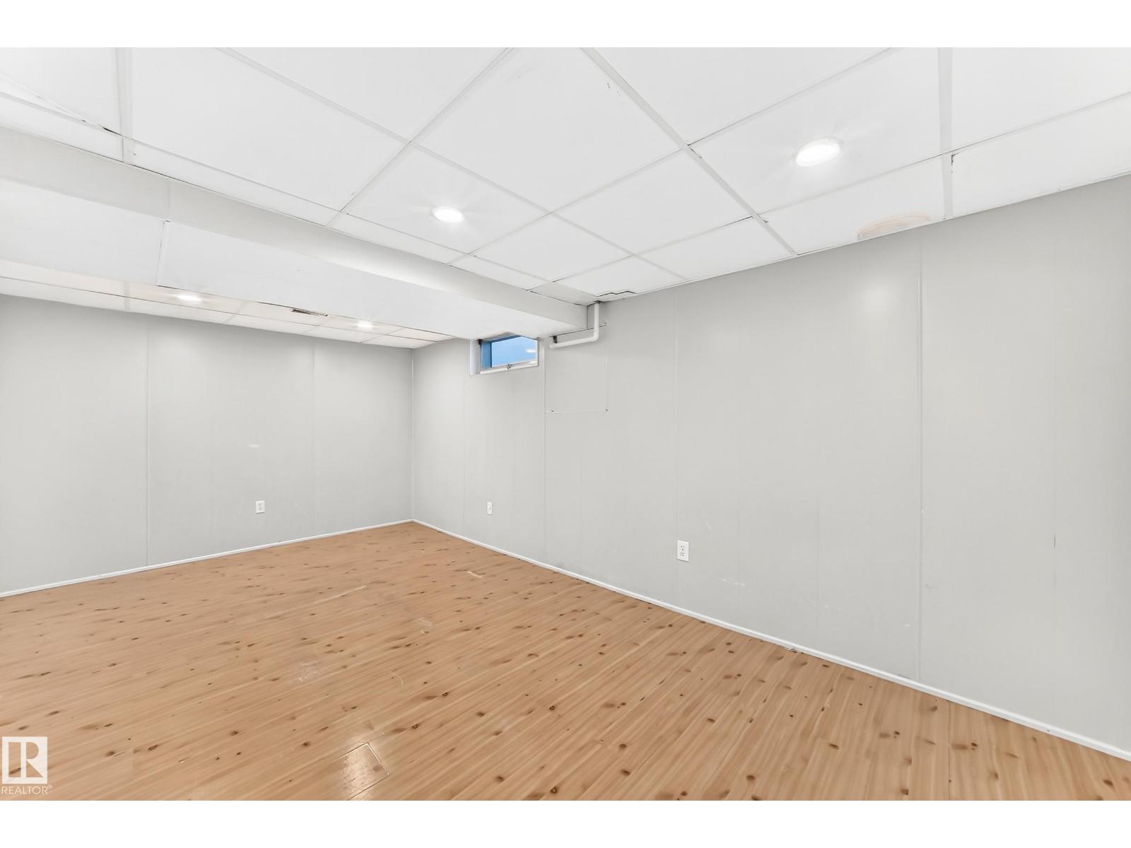 1102 MILLBOURNE RD E NW - 32