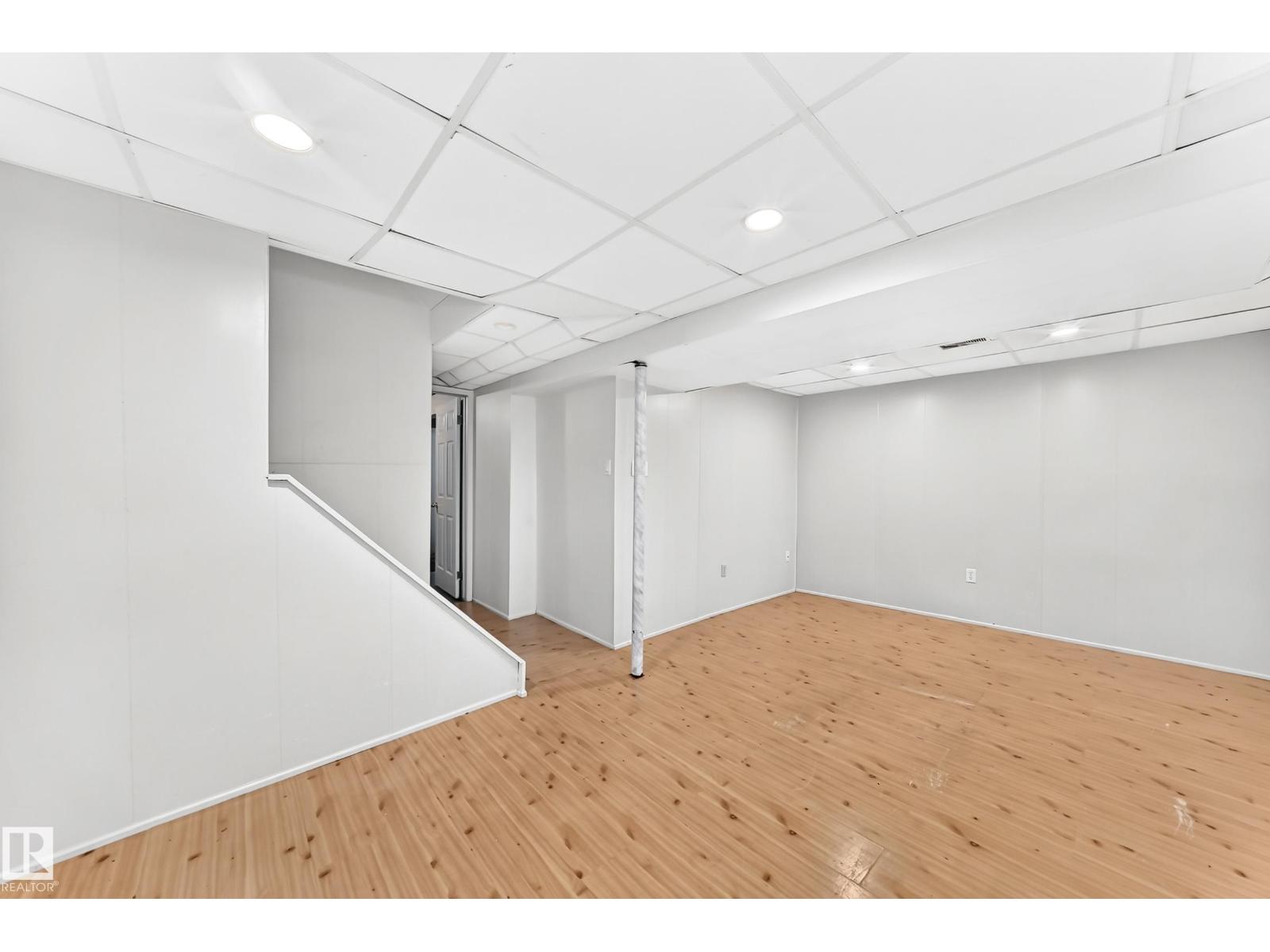 1102 MILLBOURNE RD E NW - 33