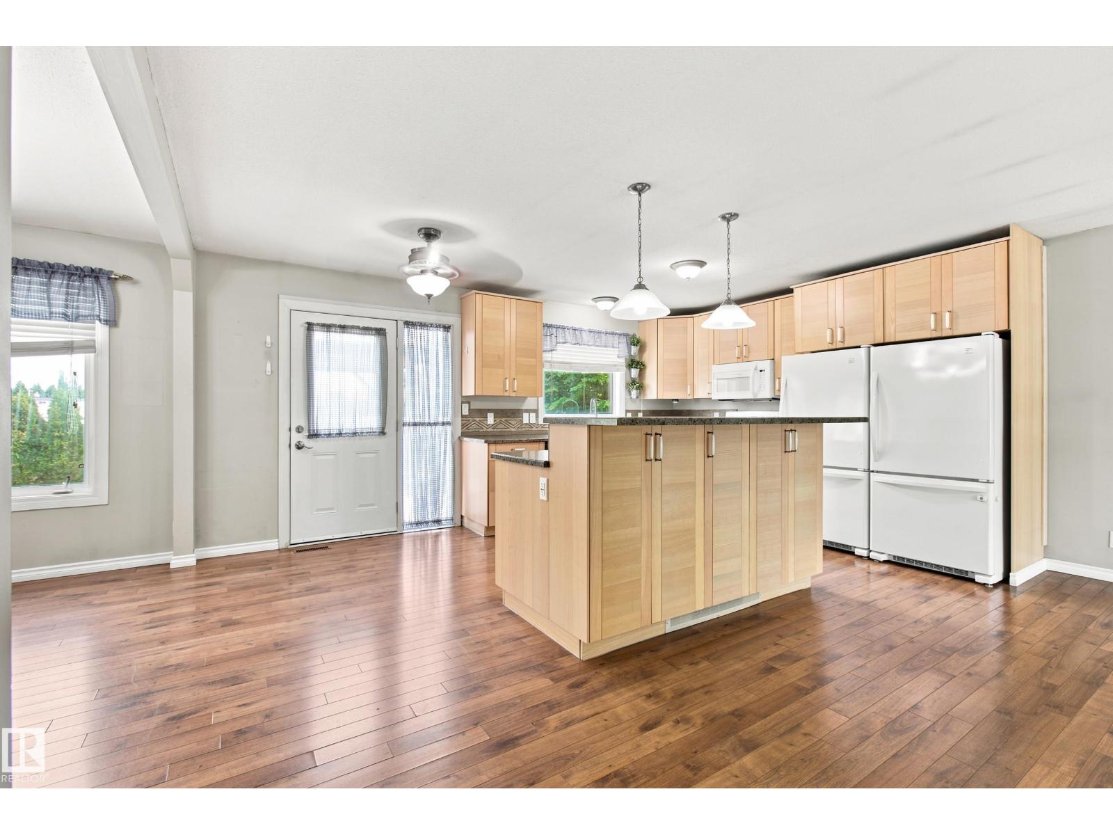 5507 47 ST - 12