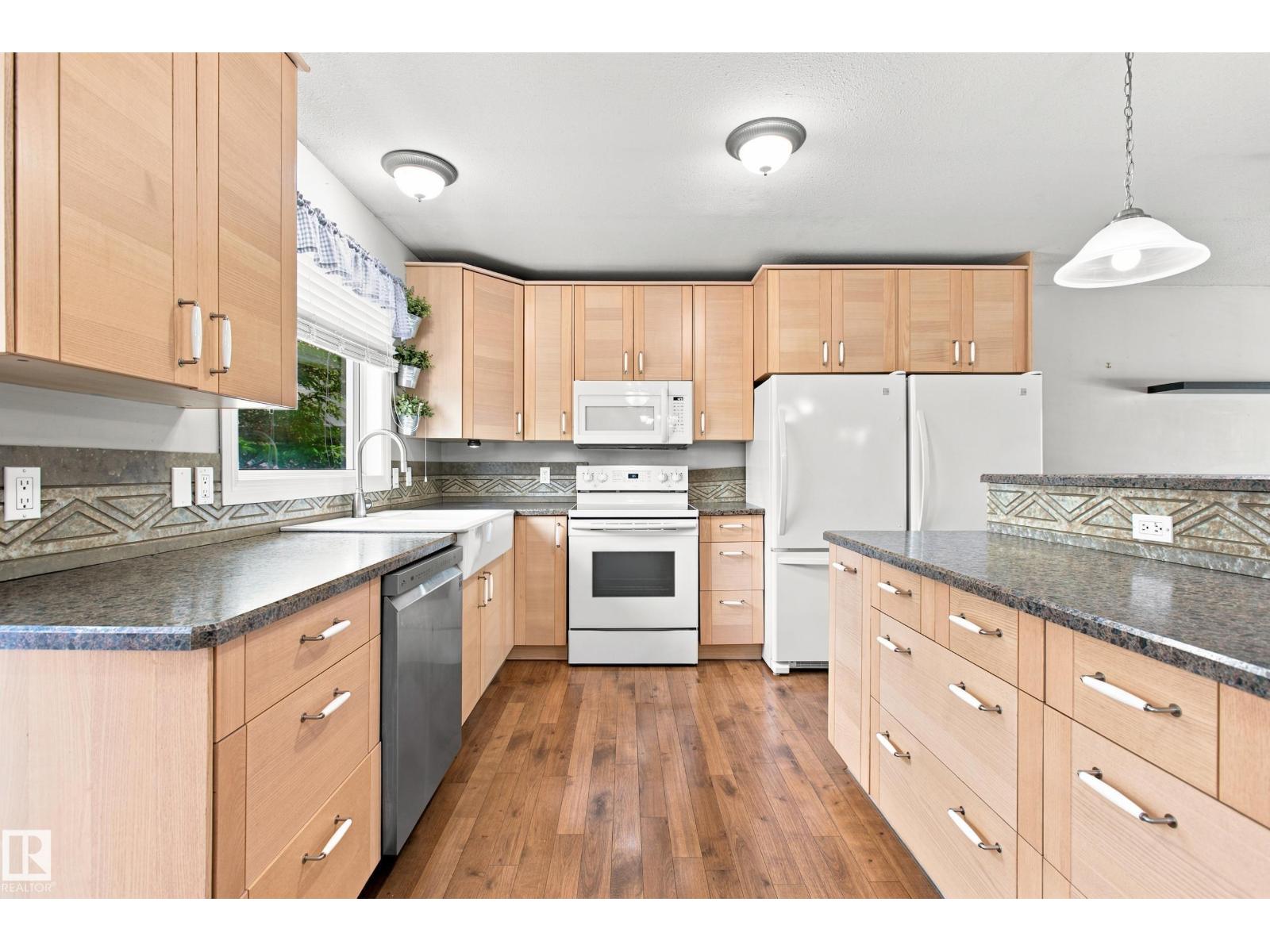 5507 47 ST - 15