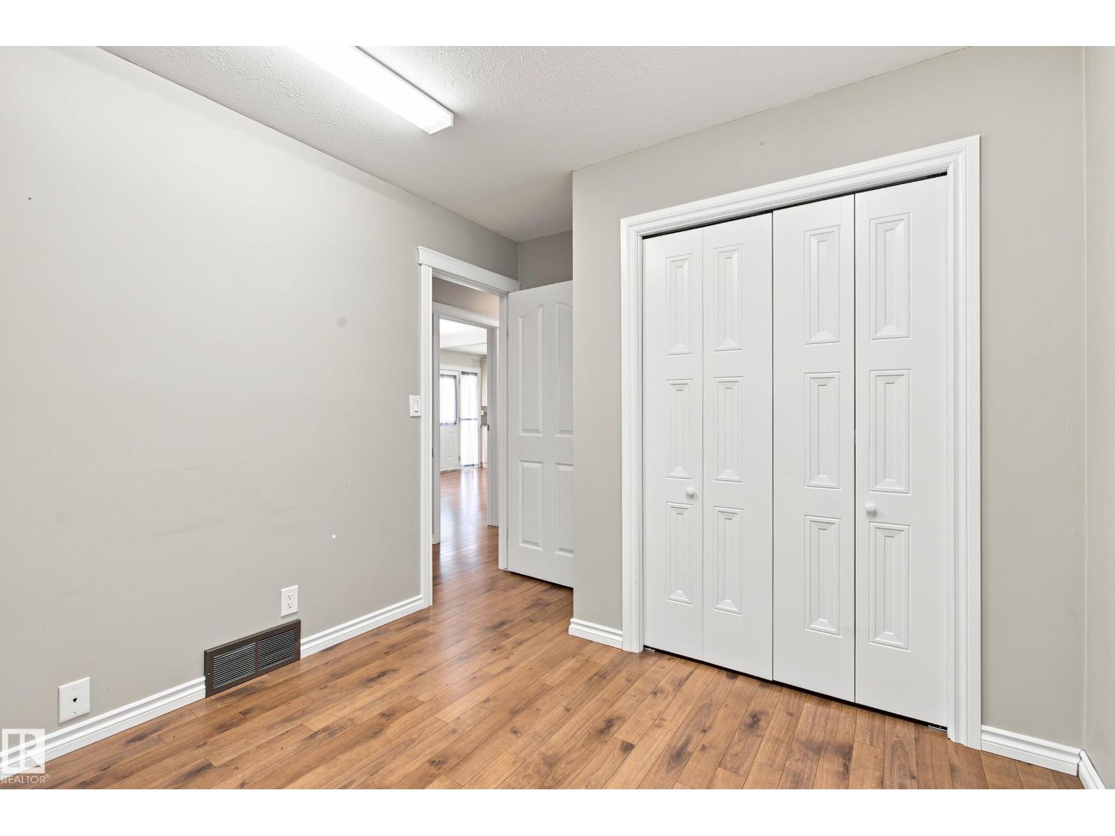 5507 47 ST - 23