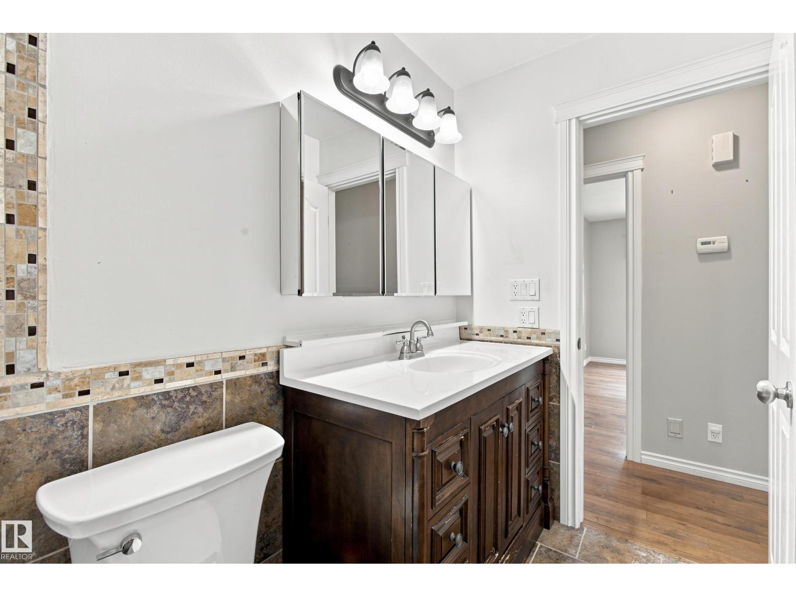 5507 47 ST - 25