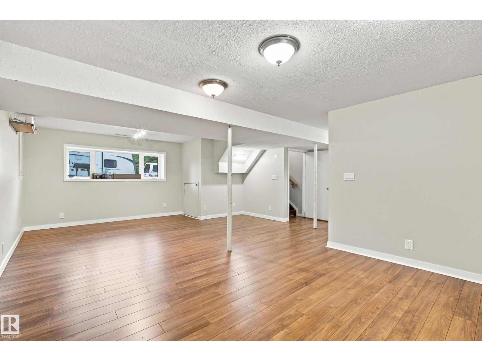 5507 47 ST - 28